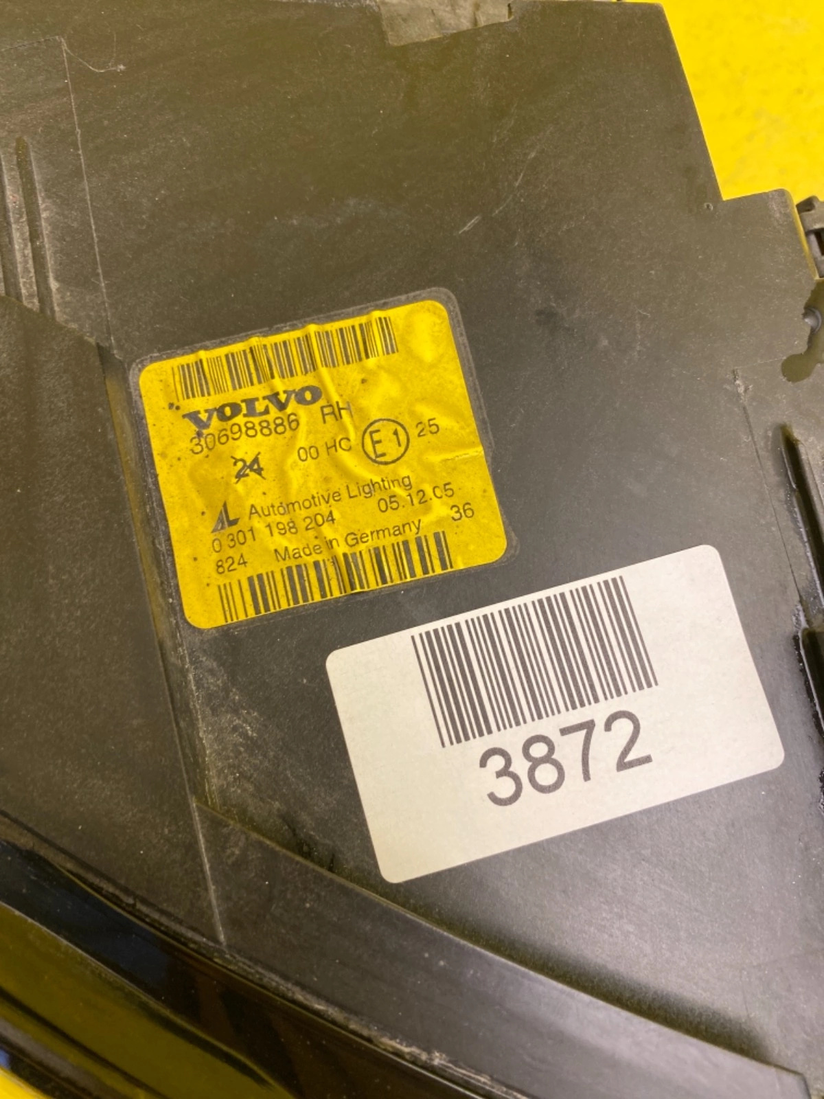 Phare droit VOLVO V50 S40 NOIR 30698886 Autolamps 2 Phare droit VOLVO V50 S40 NOIR 30698886