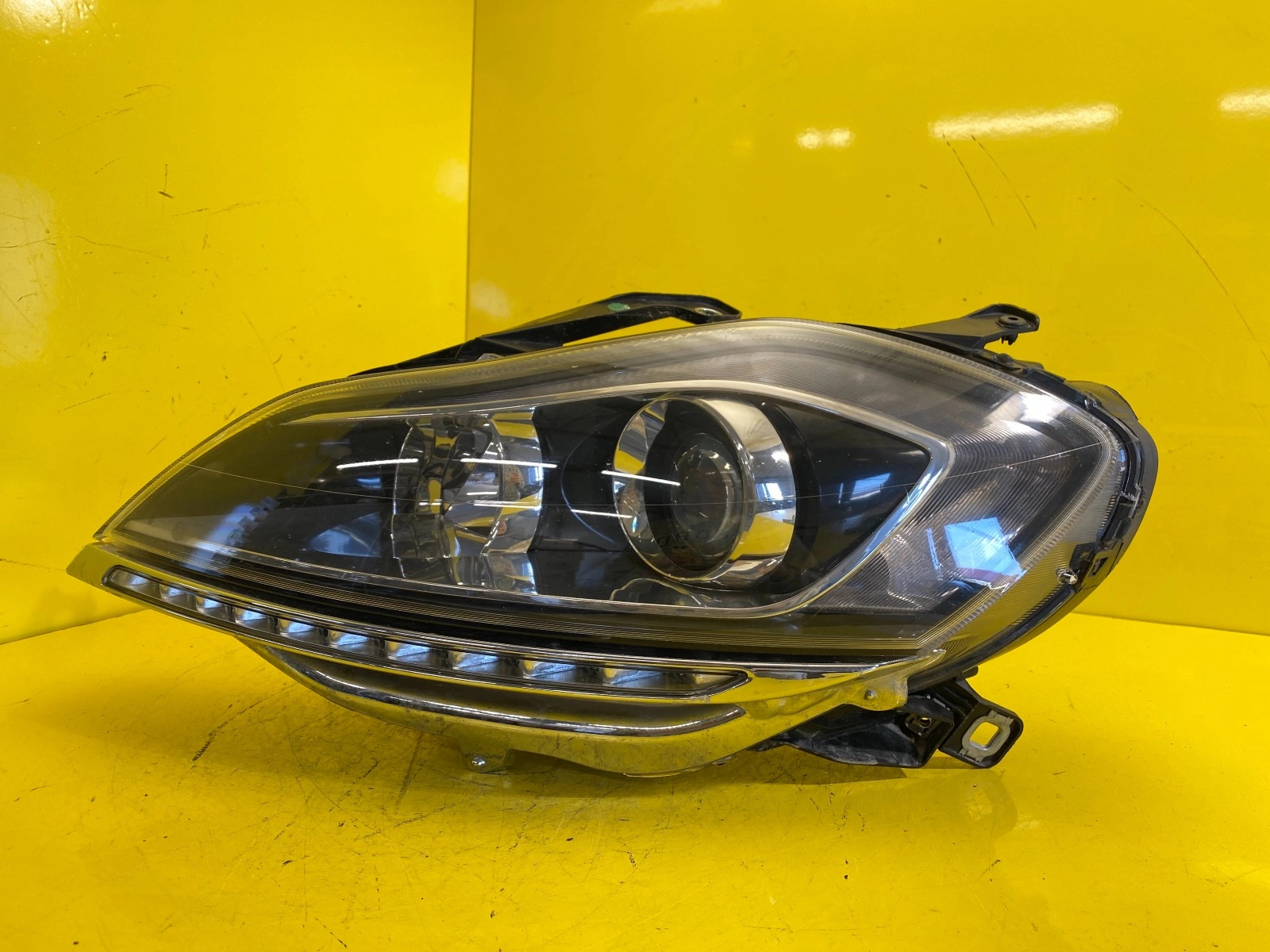 Phare GAUCHE LANCIA DELTA III 08-14 51824830 Lentille + LED Autolamps Phare GAUCHE LANCIA DELTA III 08-14 51824830 Lentille + LED