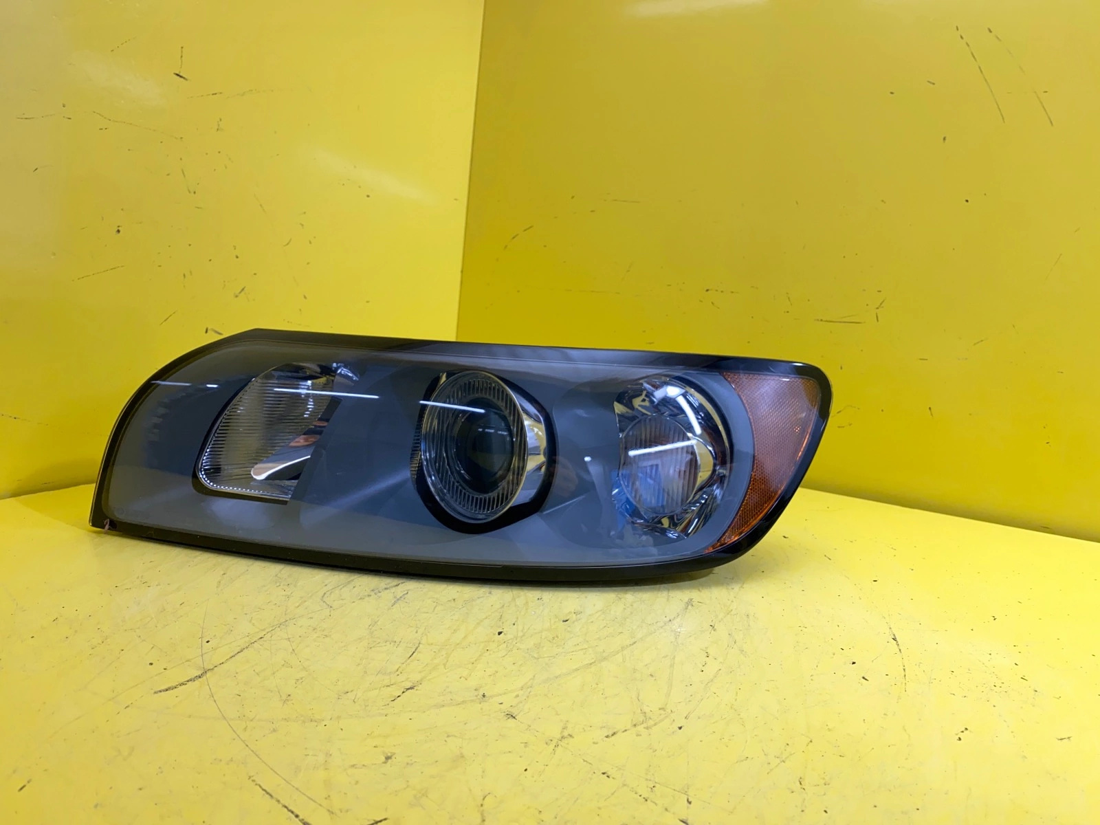 Phare gauche VOLVO V40 S50 03-07 CONNECTED 30698885 Autolamps Phare gauche VOLVO V40 S50 03-07 CONNECTED 30698885