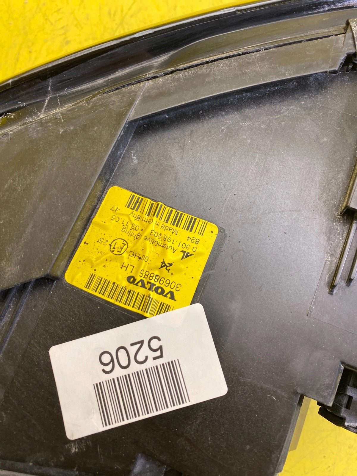 Phare gauche VOLVO V40 S50 03-07 CONNECTED 30698885 Autolamps 2 Phare gauche VOLVO V40 S50 03-07 CONNECTED 30698885