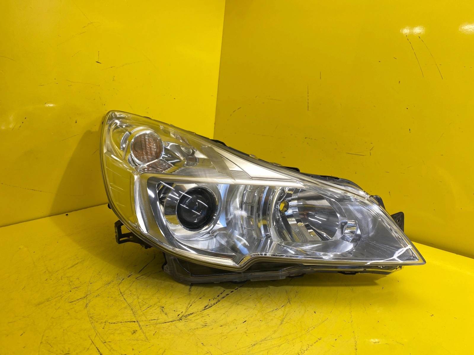 Phare droit SUBARU LEGACY OUTBACK LIFT 12-14 XENON Autolamps Phare droit SUBARU LEGACY OUTBACK LIFT 12-14 XENON