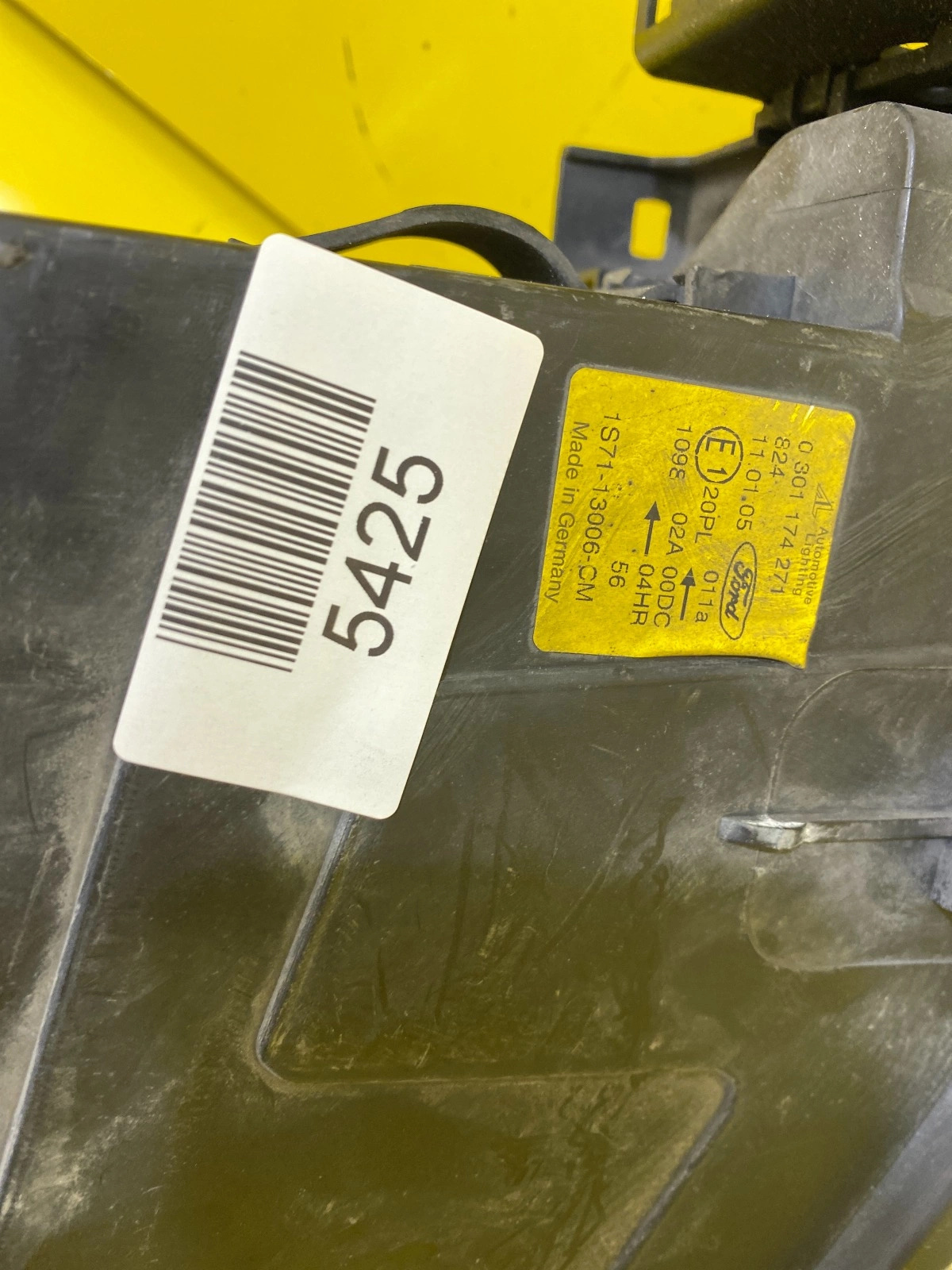 Phare gauche Ford MONDEO 2000-2007 Xenon 0301174271 1S71-13006-CM Autolamps 2 Phare gauche Ford MONDEO 2000-2007 Xenon 0301174271 1S71-13006-CM