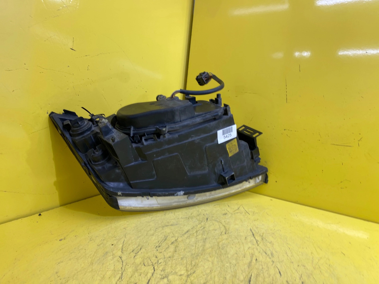 Phare gauche Ford MONDEO 2000-2007 Xenon 0301174271 1S71-13006-CM Autolamps 3 Phare gauche Ford MONDEO 2000-2007 Xenon 0301174271 1S71-13006-CM