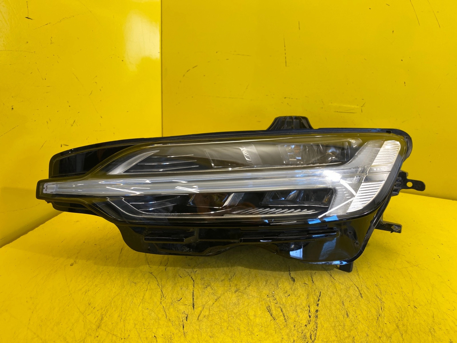 Phare gauche Volvo S60 V60 Full Led 32314148 Autolamps Phare gauche Volvo S60 V60 Full Led 32314148