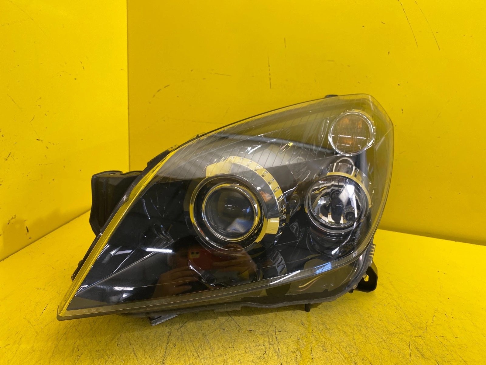Projecteur GAUCHE Opel Astra III H Bi-Xénon non torsadé Autolamps Projecteur GAUCHE Opel Astra III H Bi-Xénon non torsadé