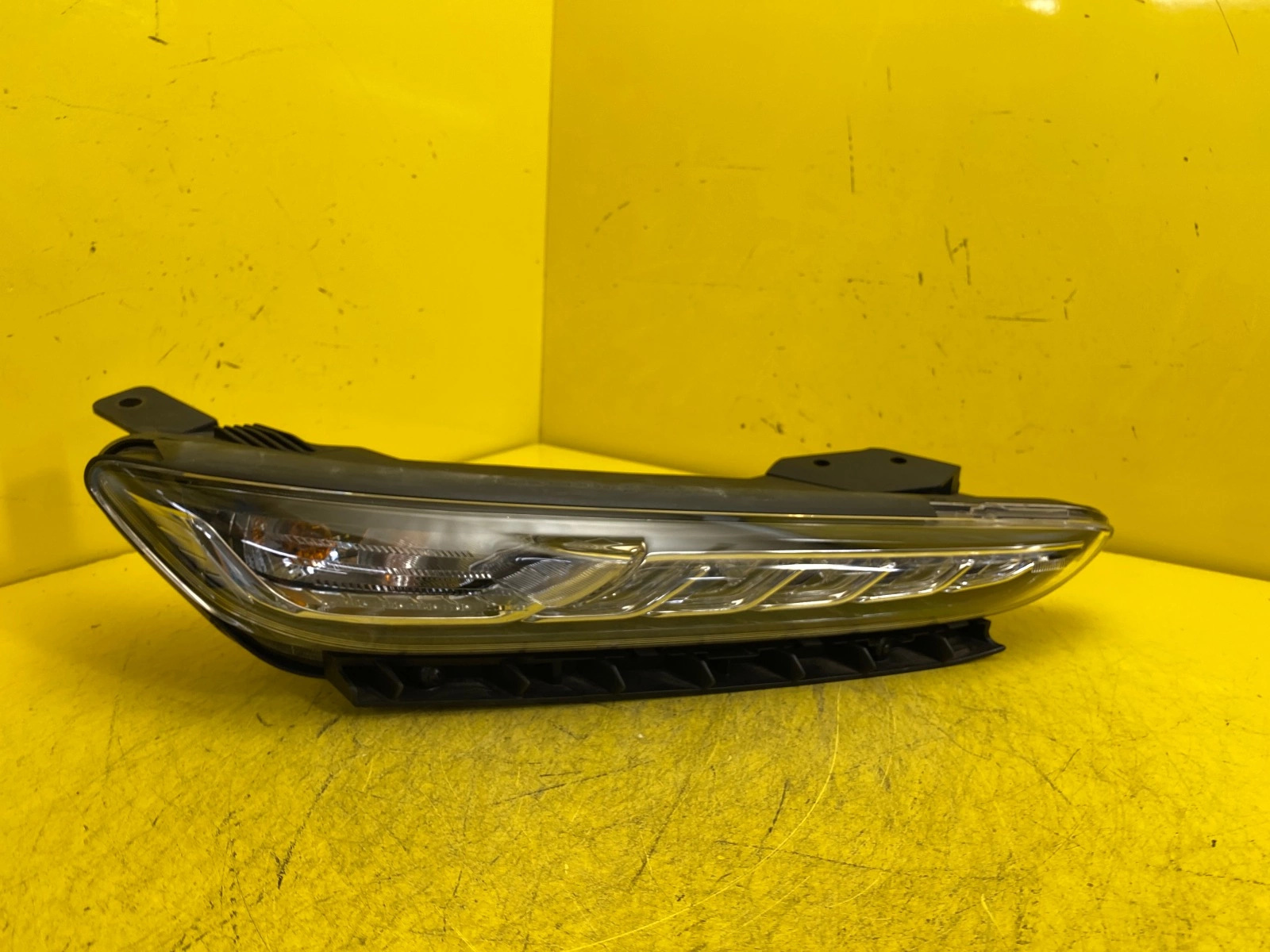 Phare droit HYUNDAI KONA 17-20 TOP LED Autolamps Phare droit HYUNDAI KONA 17-20 TOP LED