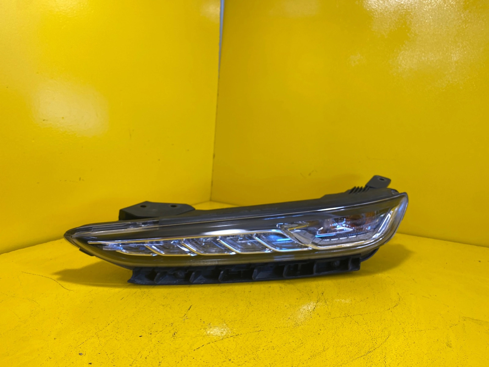 PHARE GAUCHE HYUNDAI KONA 17-20 UPPER LED Autolamps PHARE GAUCHE HYUNDAI KONA 17-20 UPPER LED