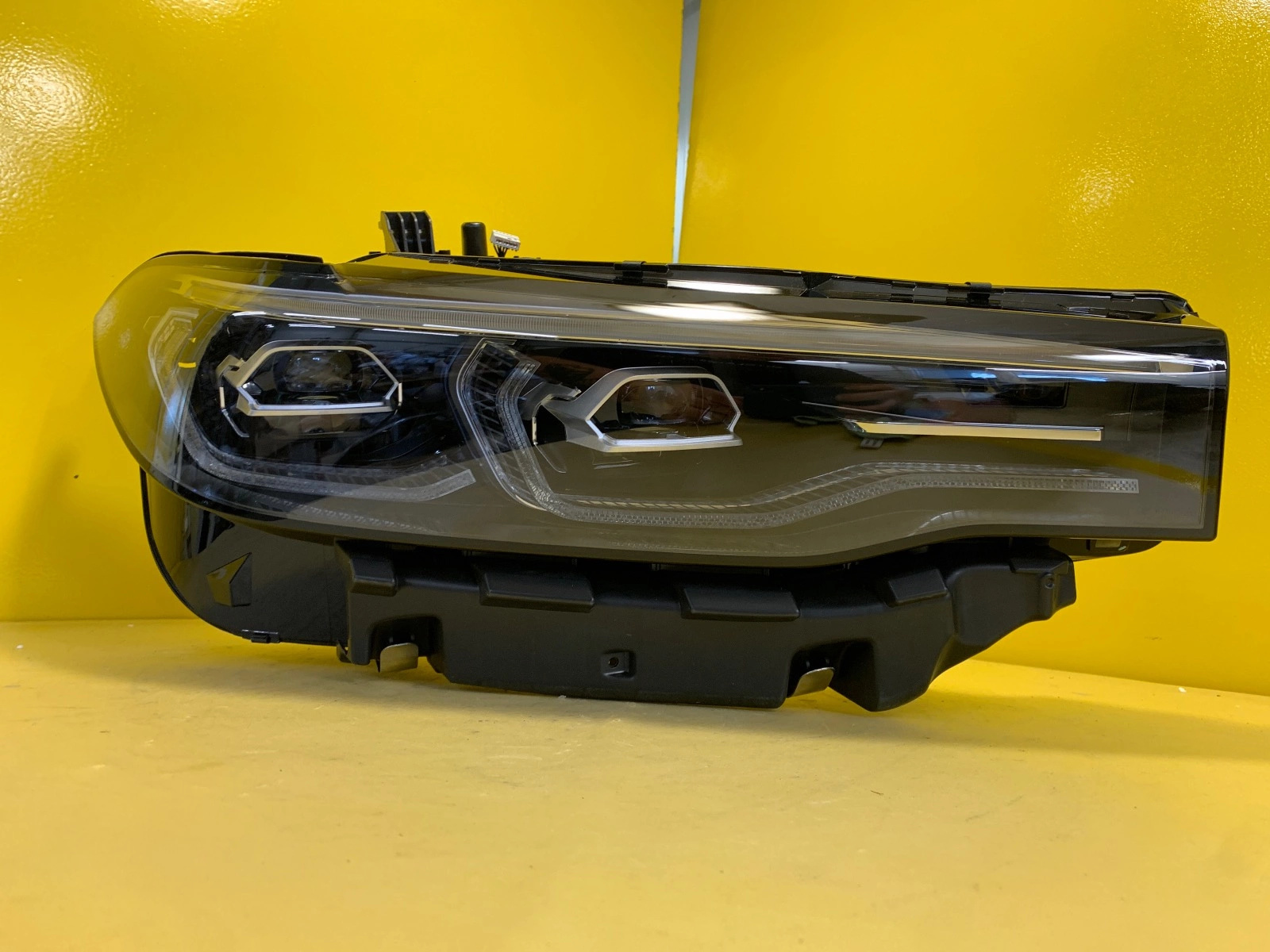 Phare droit BMW X7 G07 FULL LED ADAPTIVE 9481820-05 Autolamps Phare droit BMW X7 G07 FULL LED ADAPTIVE 9481820-05