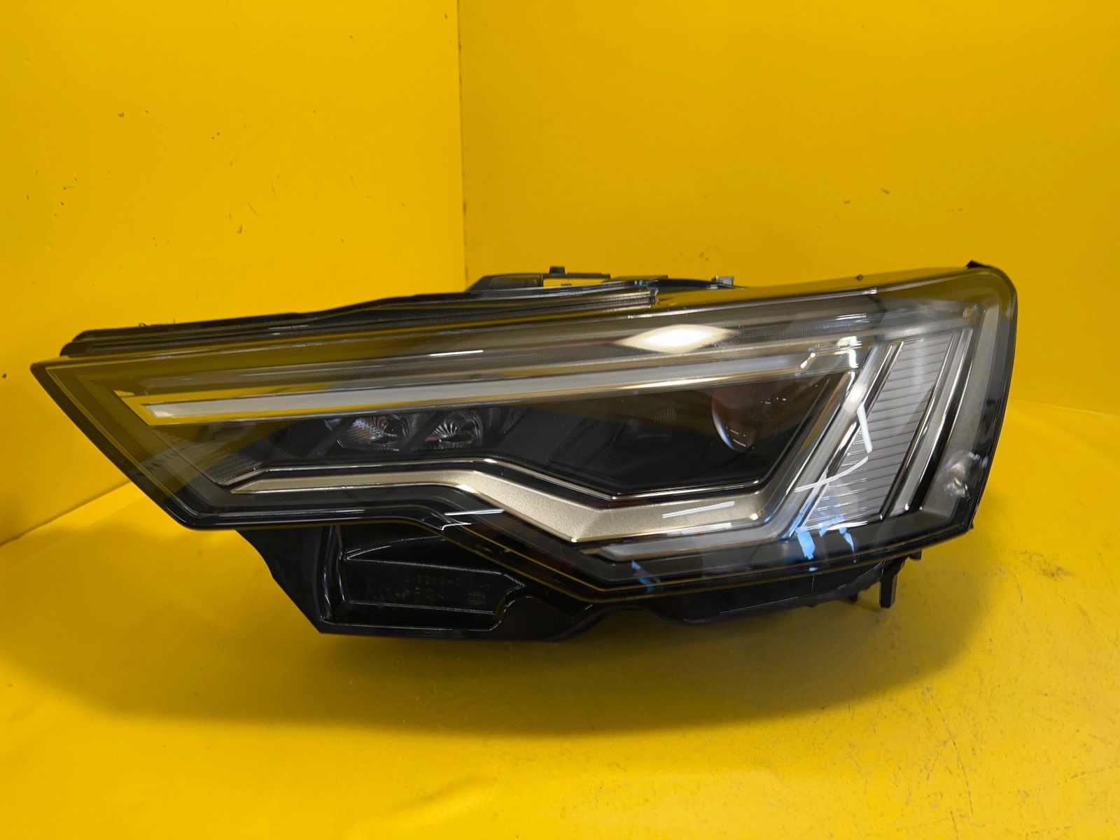 Phare gauche FULL LED AUDI A6 C8 4K0941039 Autolamps Phare gauche FULL LED AUDI A6 C8 4K0941039