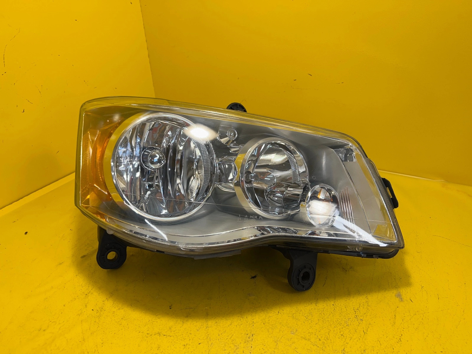 Phare droit Chrysler Voyager 08-14 05113341AE Autolamps Phare droit Chrysler Voyager 08-14 05113341AE
