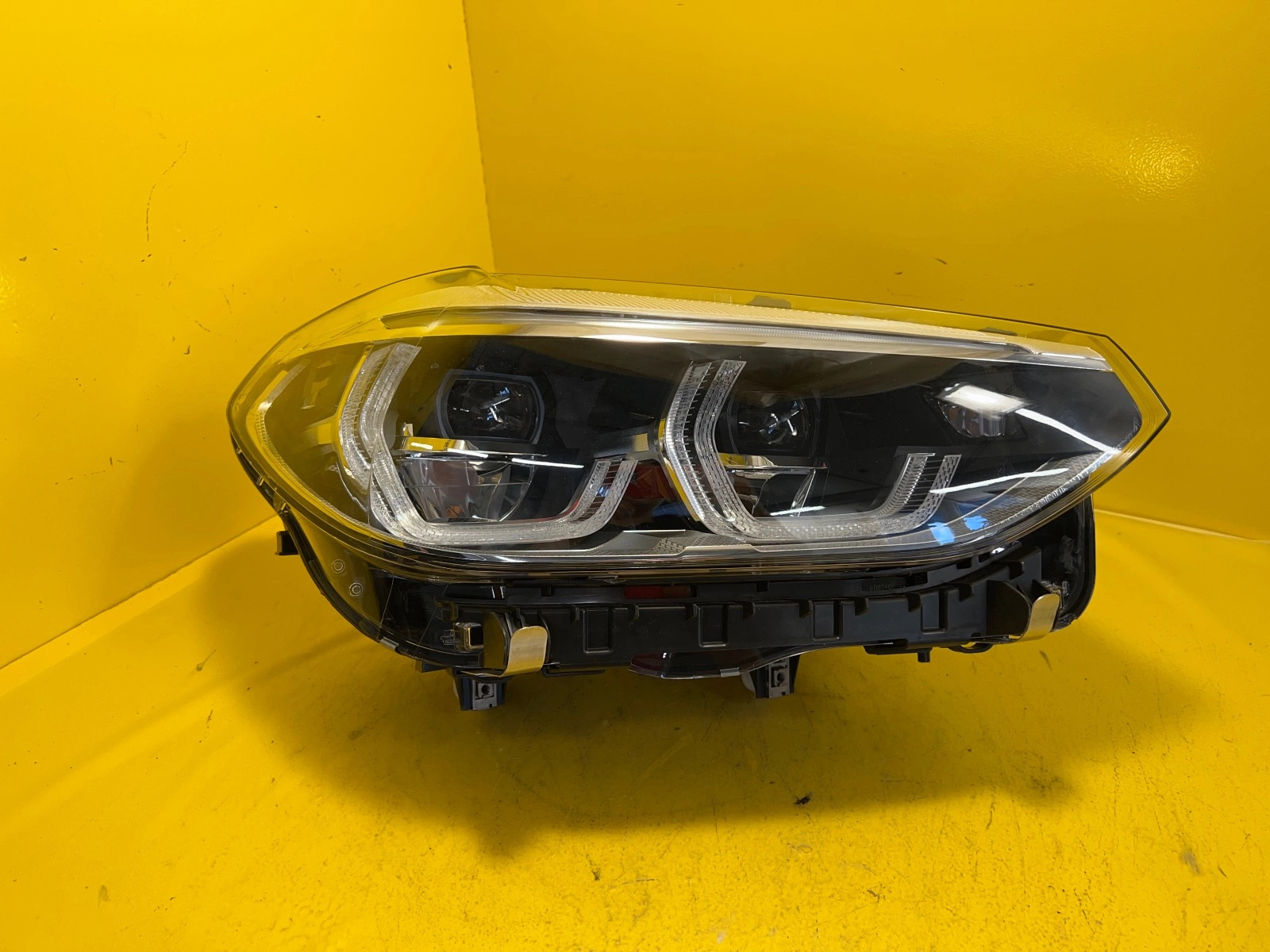Phare droit Bmw X3 G01 X4 G02 18+ Adaptive Led 8492524-01 Autolamps Phare droit Bmw X3 G01 X4 G02 18+ Adaptive Led 8492524-01