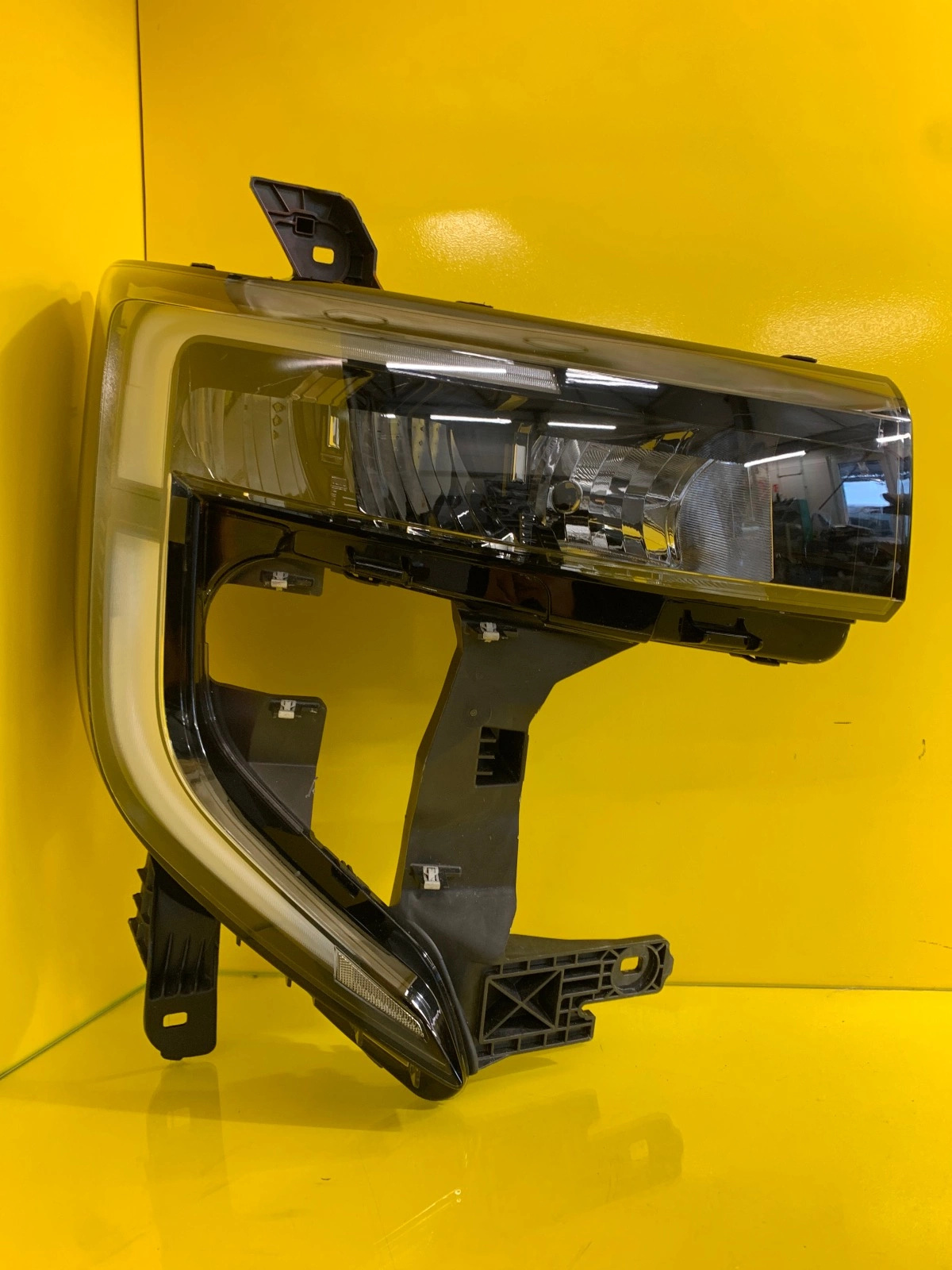 Phare droit Renault Master IV Nissan Interstar III 2023 260109116R Autolamps Phare droit Renault Master IV Nissan Interstar III 2023 260109116R