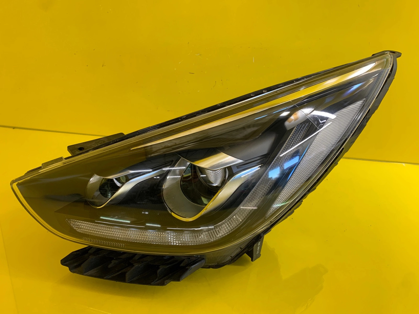 Phare avant gauche Kia Niro Lift Full Led A5240386 Autolamps Phare avant gauche Kia Niro Lift Full Led A5240386