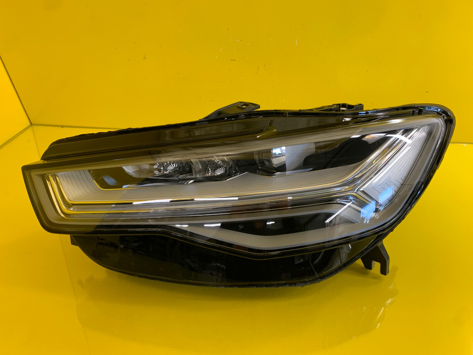 Phare gauche Audi A6 C7 Lift Full Led 4G0941033H Autolamps Phare gauche Audi A6 C7 Lift Full Led 4G0941033H