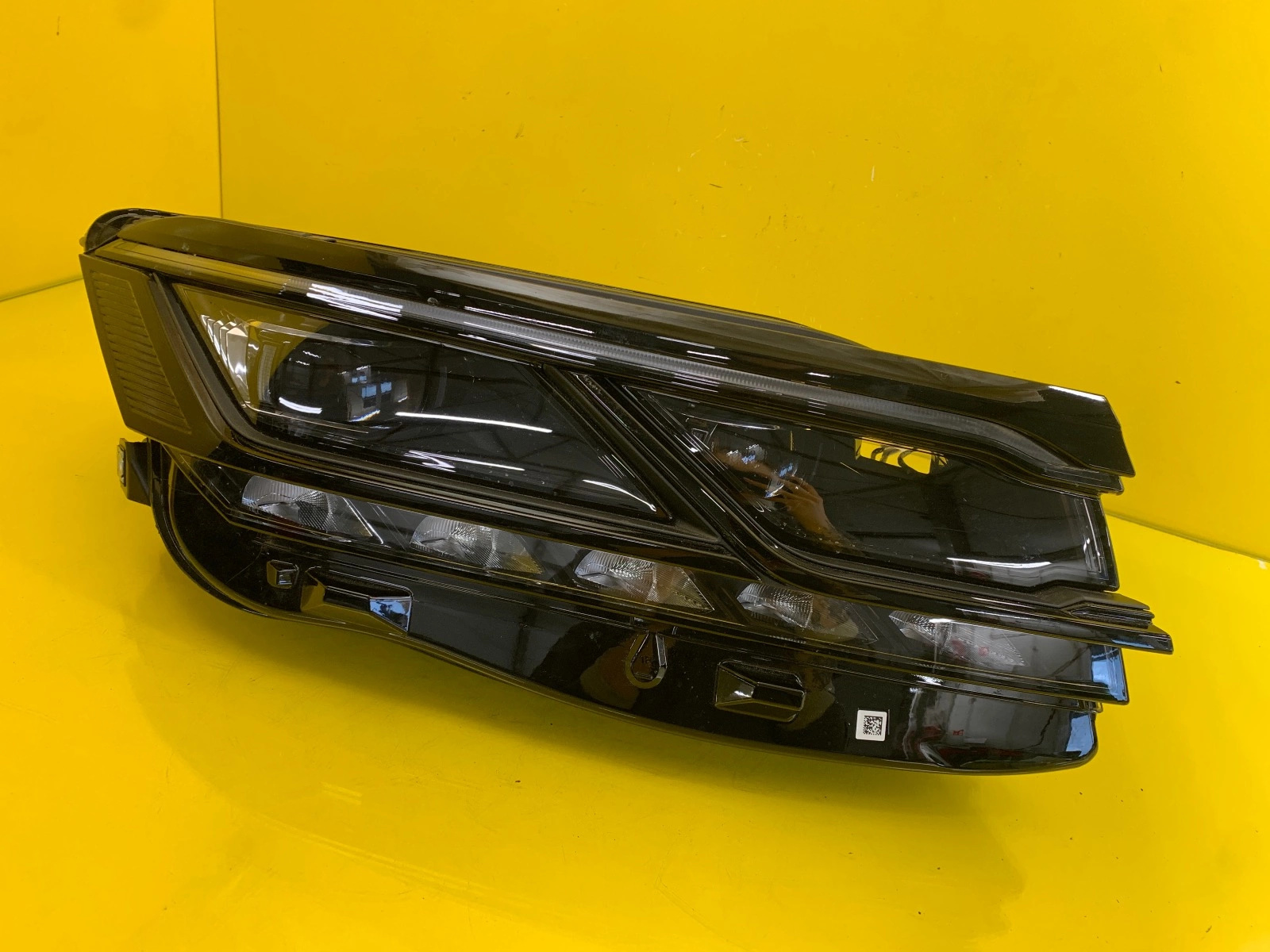 VW Touareg 761 R-Line Phare Droit Full Led Matrix 761941081A Autolamps VW Touareg 761 R-Line Phare Droit Full Led Matrix 761941081A