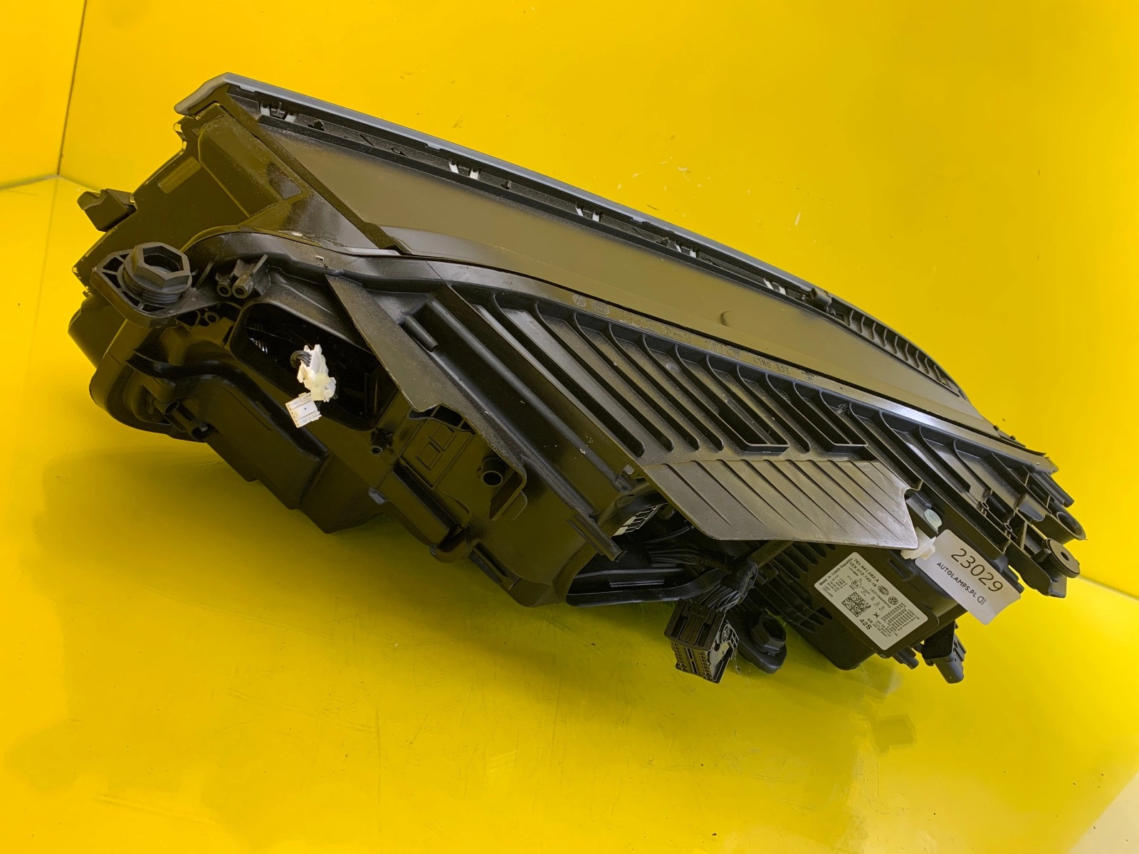 VW Touareg 761 R-Line Phare Droit Full Led Matrix 761941081A Autolamps 3 VW Touareg 761 R-Line Phare Droit Full Led Matrix 761941081A