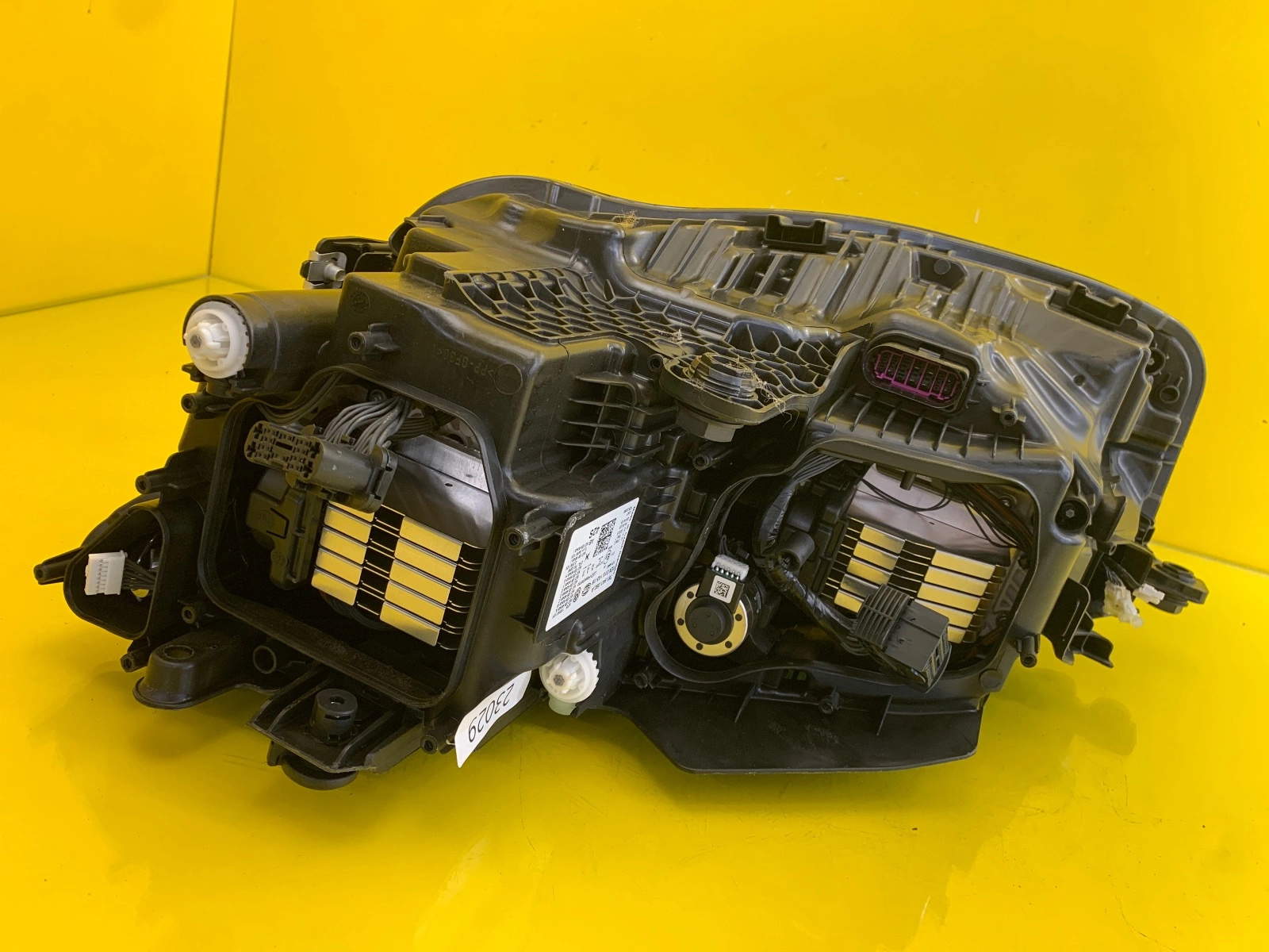 VW Touareg 761 R-Line Phare Droit Full Led Matrix 761941081A Autolamps 6 VW Touareg 761 R-Line Phare Droit Full Led Matrix 761941081A