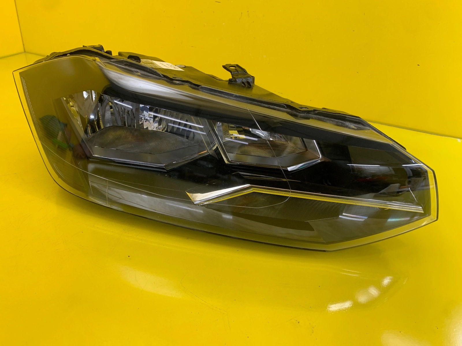 Phare droit VW Polo 6 VI 17-21 ordinaire 2G1941006 Autolamps Phare droit VW Polo 6 VI 17-21 ordinaire 2G1941006