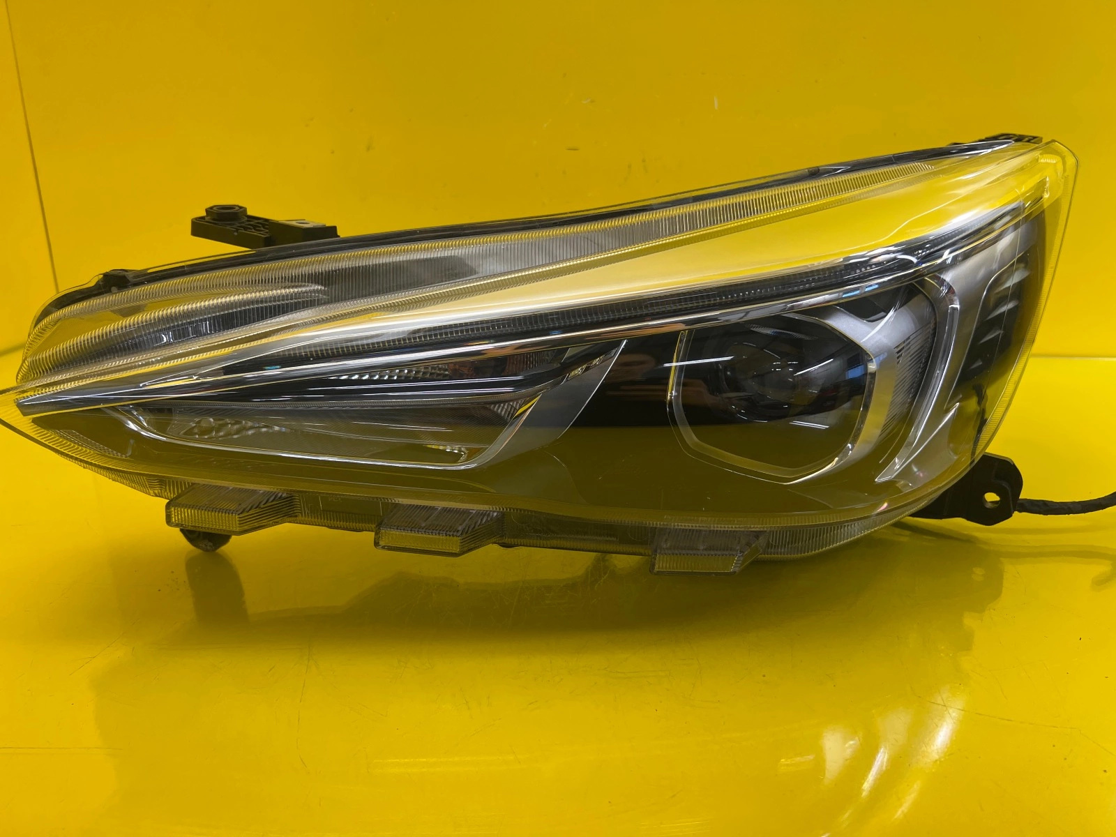 MG MG3 Luxury NS Phare avant gauche à Led Autolamps MG MG3 Luxury NS Phare avant gauche à Led