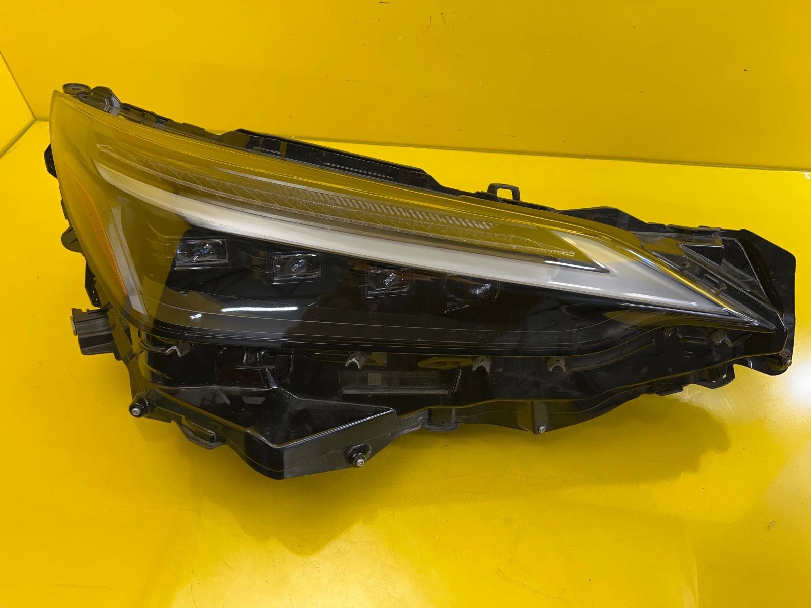 Phare droit Lexus NX NX350H NX450H Full Led 2022 Autolamps Phare droit Lexus NX NX350H NX450H Full Led 2022