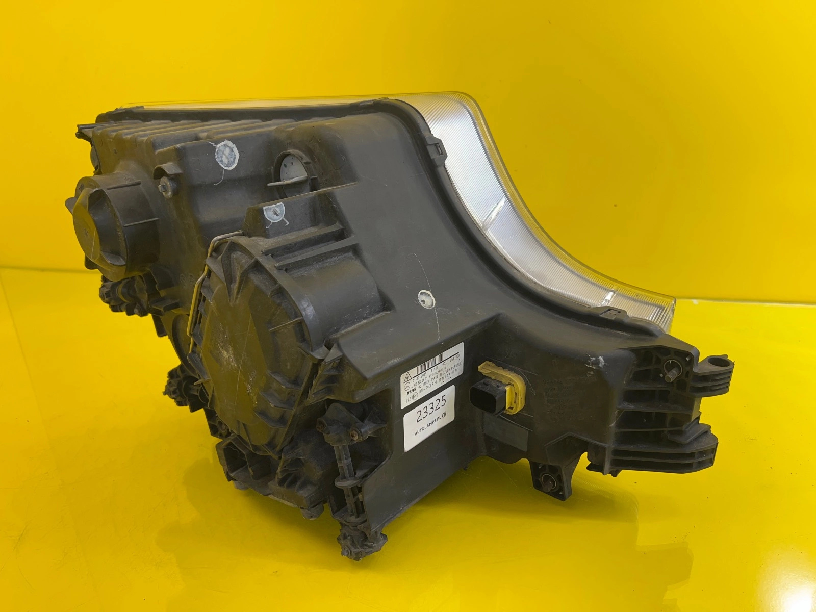 Phare gauche Mercedes Actros MP4 Bi-Xenon EU A9608200639 Autolamps 2 Phare gauche Mercedes Actros MP4 Bi-Xenon EU A9608200639