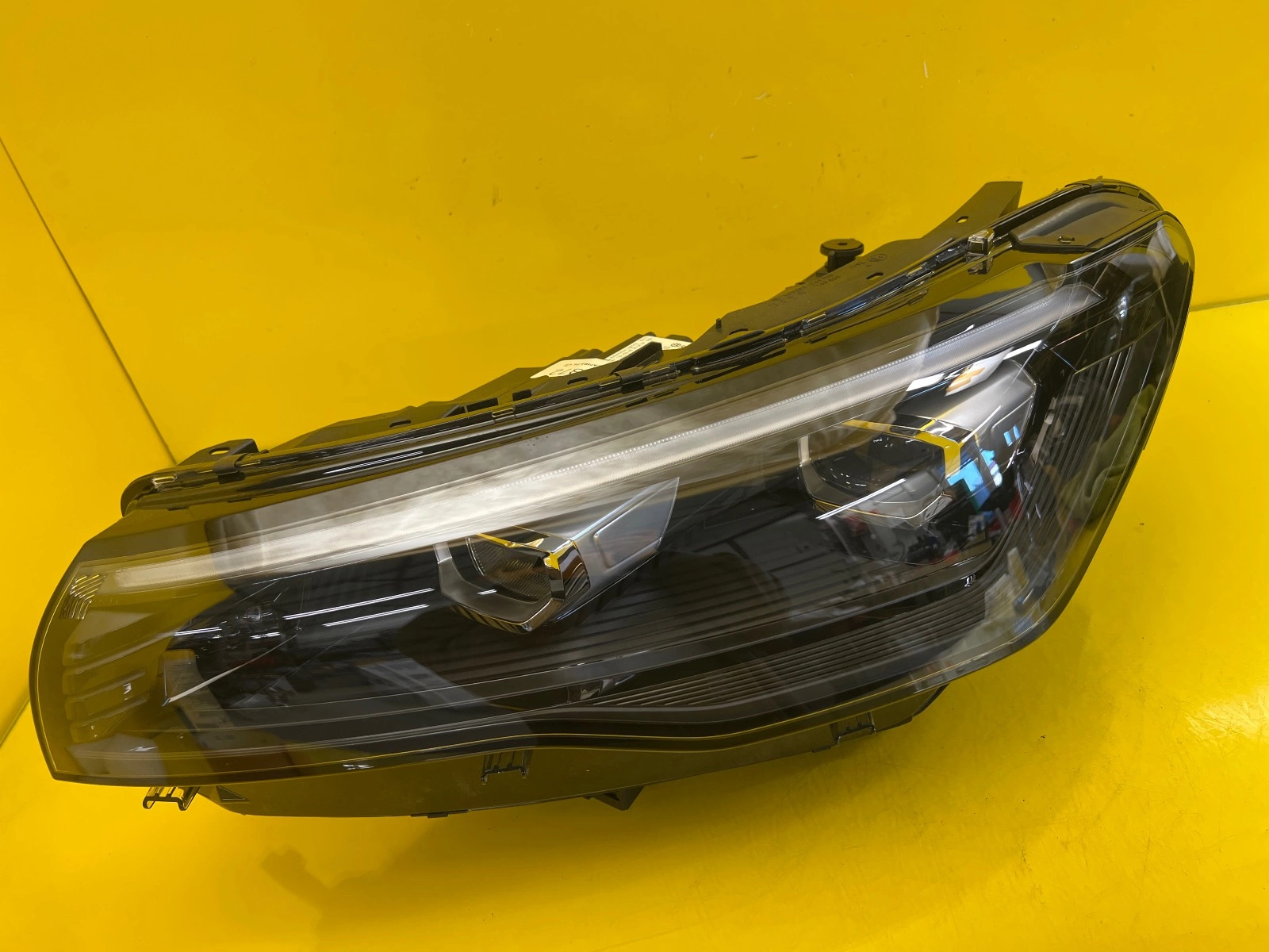 Phare avant gauche VW Tiguan III Full Led 571941035C Autolamps Phare avant gauche VW Tiguan III Full Led 571941035C