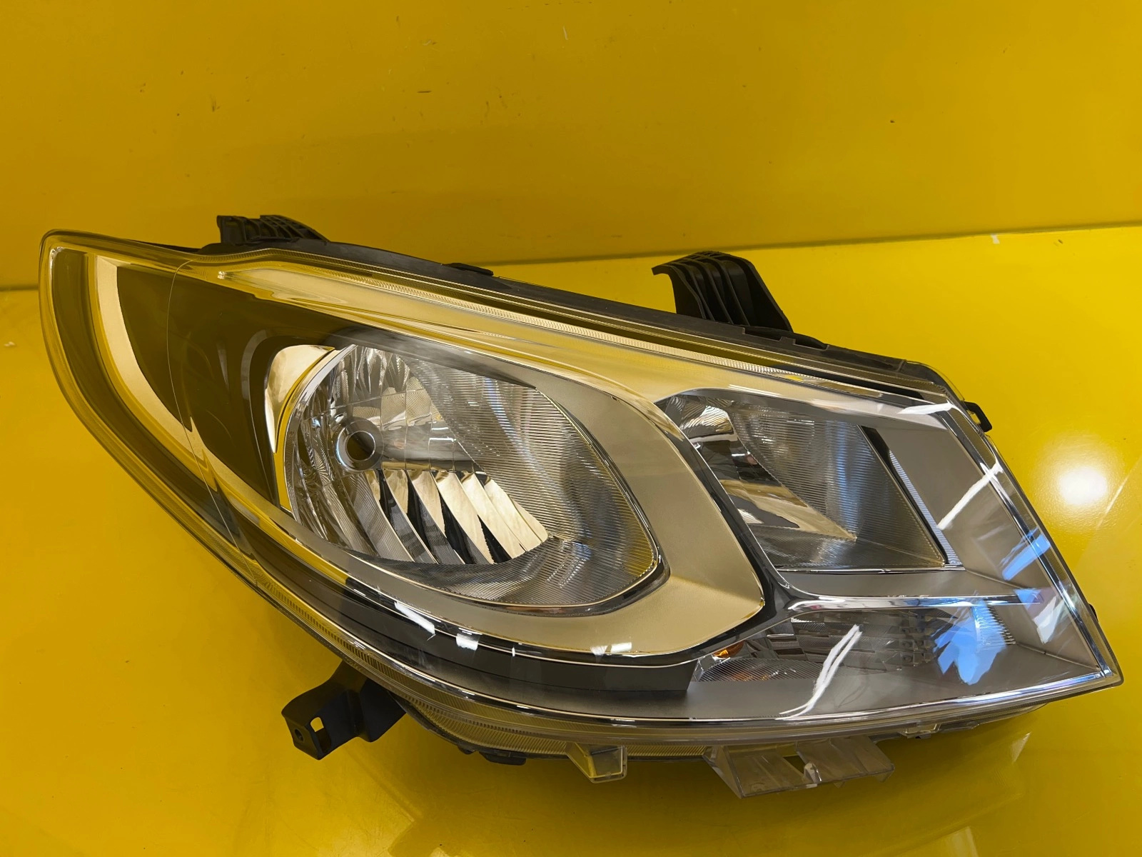 Phare droit Maxus LDV G10 Normal 14- Autolamps Phare droit Maxus LDV G10 Normal 14-