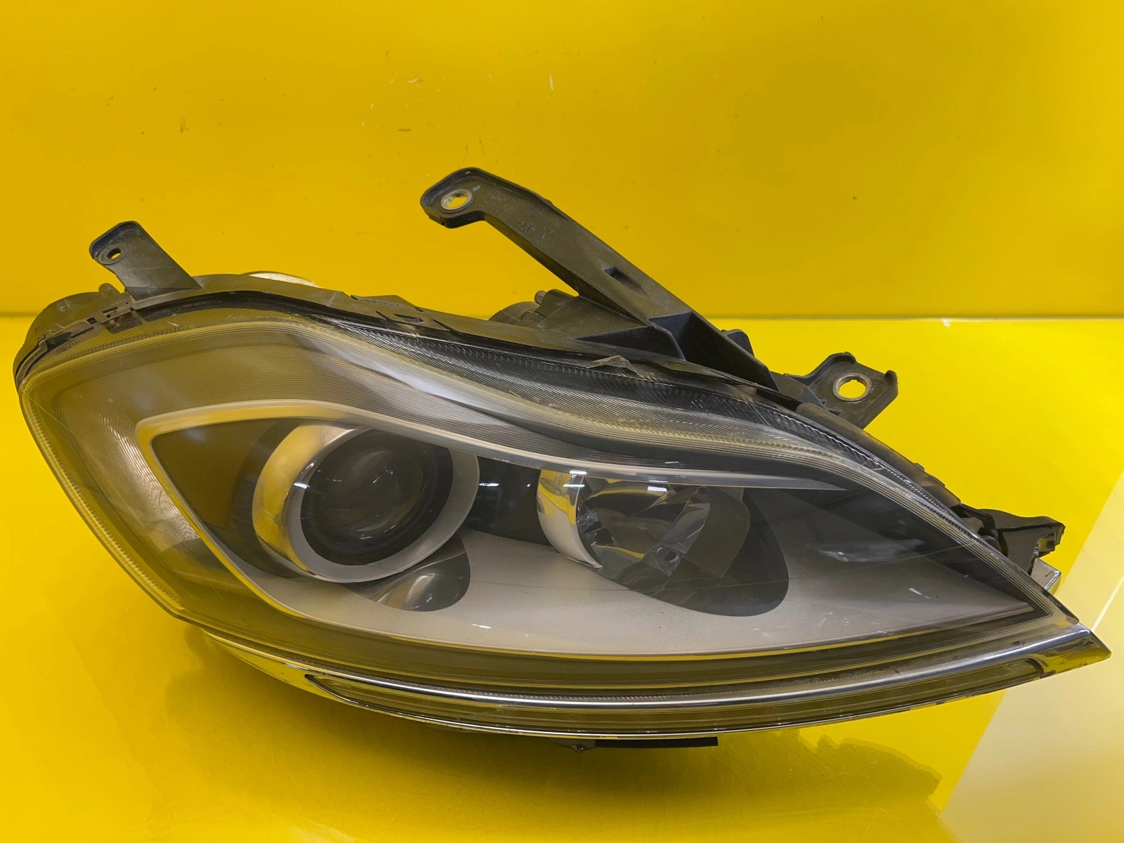 Phare droit Lancia Delta III 08-14 11J8-T1 Autolamps Phare droit Lancia Delta III 08-14 11J8-T1