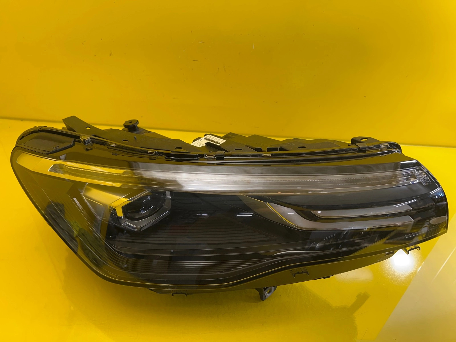 Phare avant droit VW Tiguan III 3 571 Full Led 2024- 571941006B Autolamps Phare avant droit VW Tiguan III 3 571 Full Led 2024- 571941006B