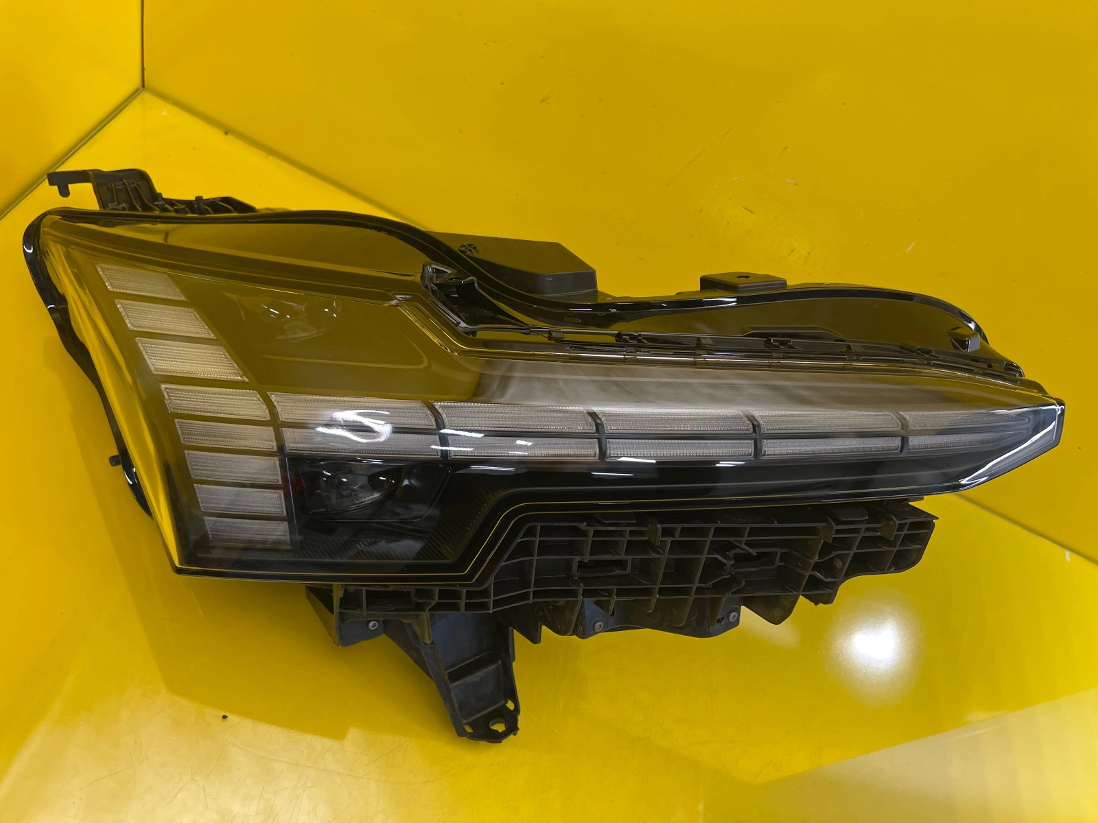 Phare avant droit Volvo EX30 Full Led 80000628 Autolamps Phare avant droit Volvo EX30 Full Led 80000628