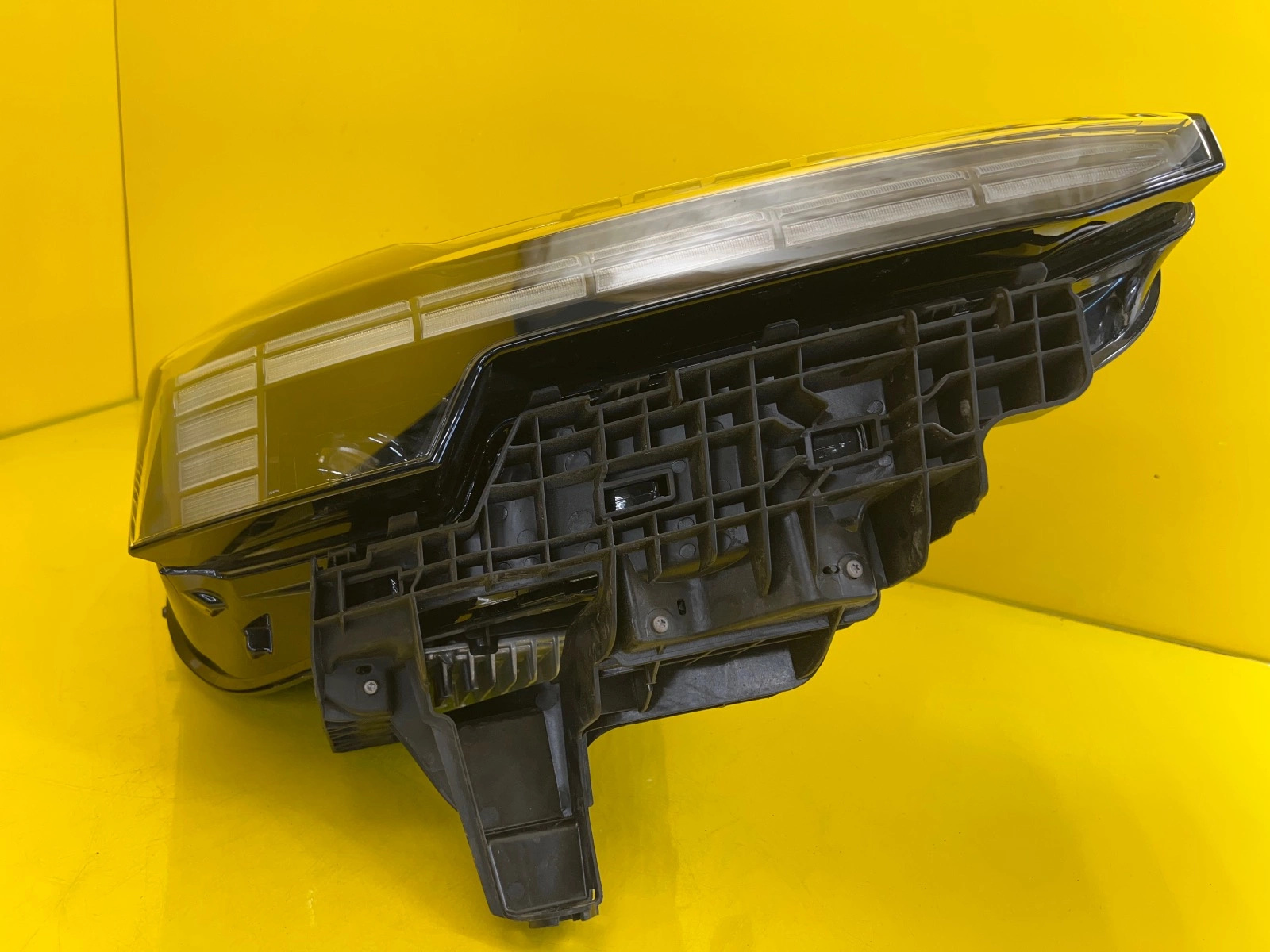 Phare avant droit Volvo EX30 Full Led 80000628 Autolamps 7 Phare avant droit Volvo EX30 Full Led 80000628