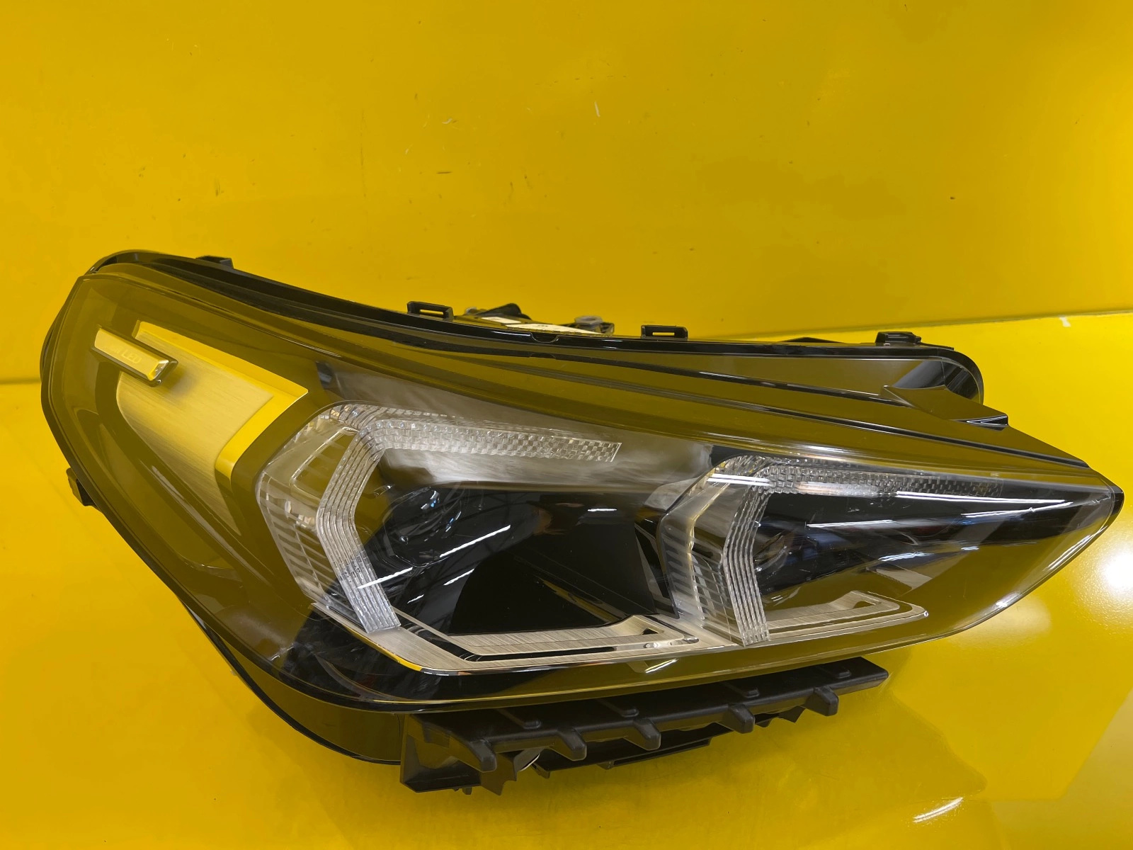 Phare droit BMW X1 U11 22- Full Led 5A9A228-01 Autolamps Phare droit BMW X1 U11 22- Full Led 5A9A228-01