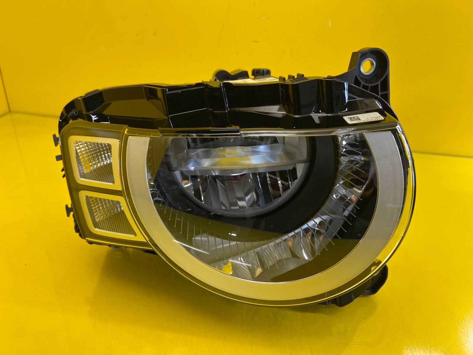 Phare avant droit Land Rover Defender 2 LED 20- Autolamps Phare avant droit Land Rover Defender 2 LED 20-