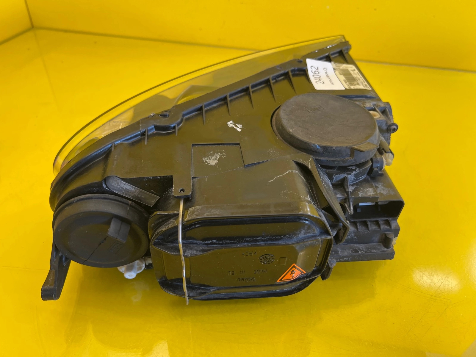 Phare avant gauche VW Touareg 1 7L6 02-06 Xenon Autolamps 4 Phare avant gauche VW Touareg 1 7L6 02-06 Xenon