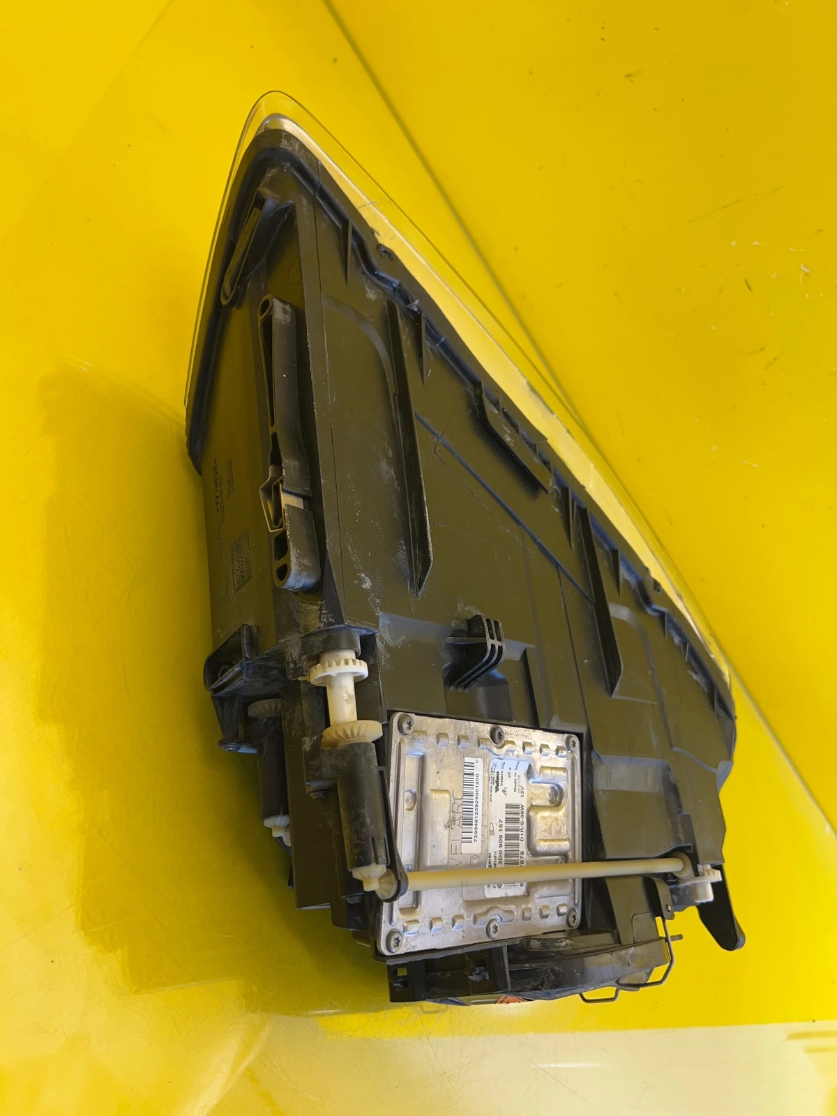 Phare avant gauche VW Touareg 1 7L6 02-06 Xenon Autolamps 6 Phare avant gauche VW Touareg 1 7L6 02-06 Xenon