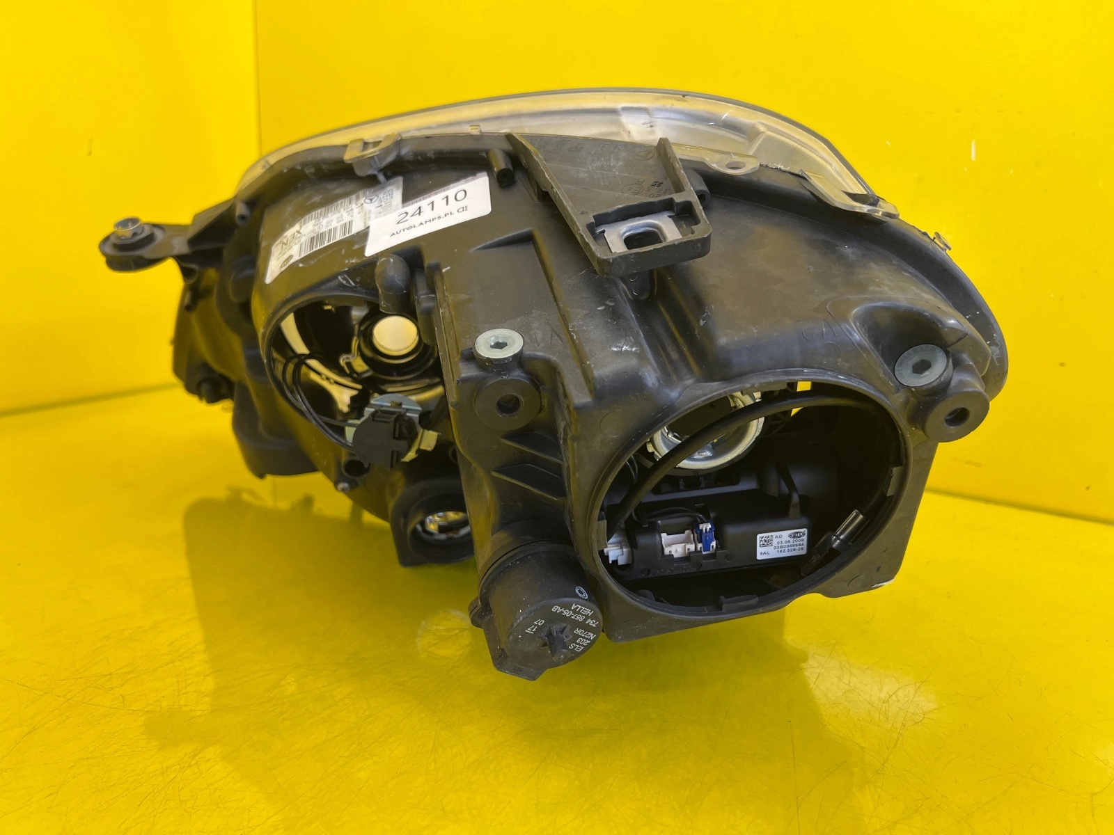 Phare droit Mercedes ML W164 Lift Bi-Xenon Torsion A1648205961 Autolamps 4 Phare droit Mercedes ML W164 Lift Bi-Xenon Torsion A1648205961