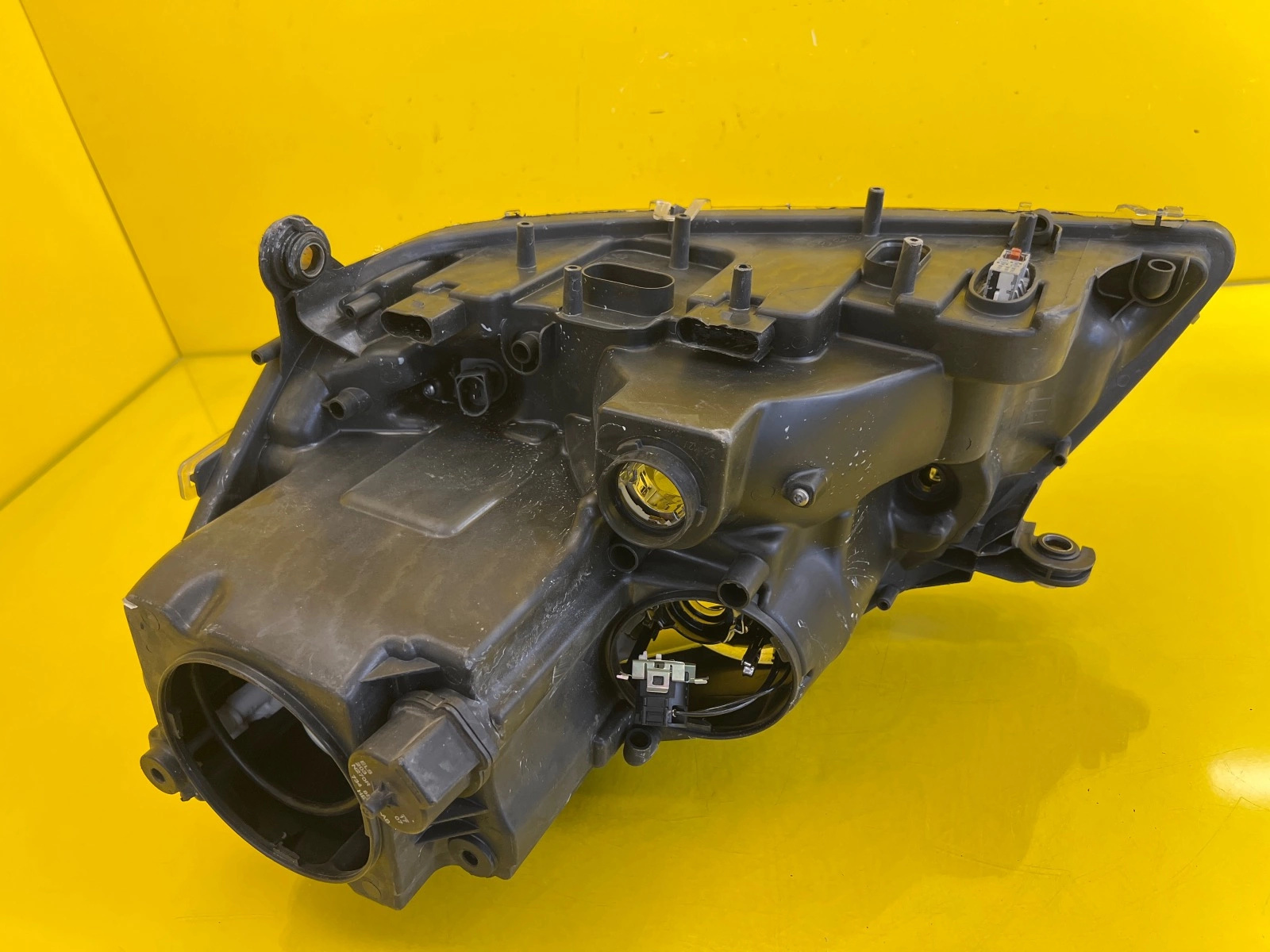 Phare droit Mercedes ML W164 Lift Bi-Xenon Torsion A1648205961 Autolamps 5 Phare droit Mercedes ML W164 Lift Bi-Xenon Torsion A1648205961