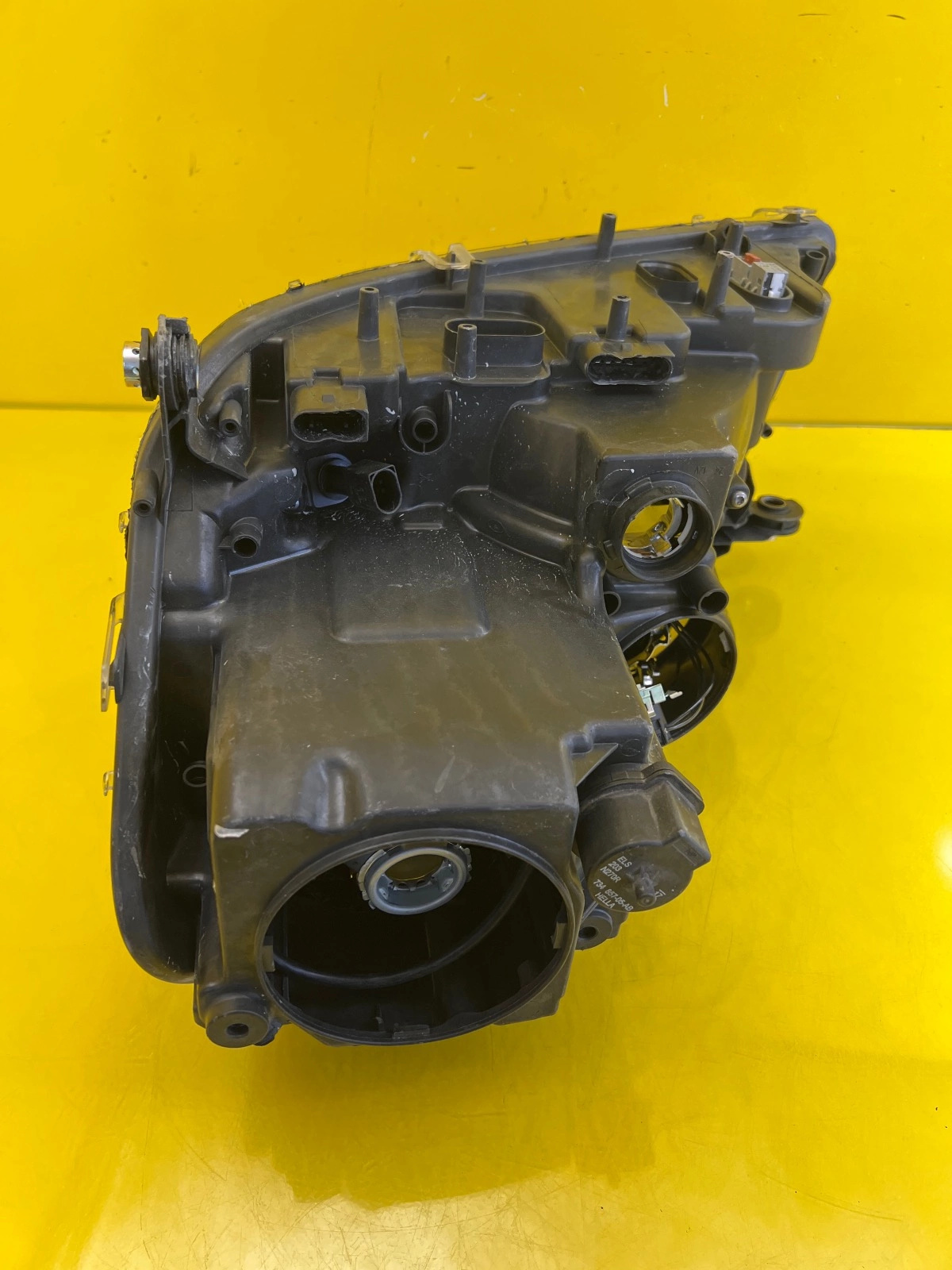 Phare droit Mercedes ML W164 Lift Bi-Xenon Torsion A1648205961 Autolamps 6 Phare droit Mercedes ML W164 Lift Bi-Xenon Torsion A1648205961