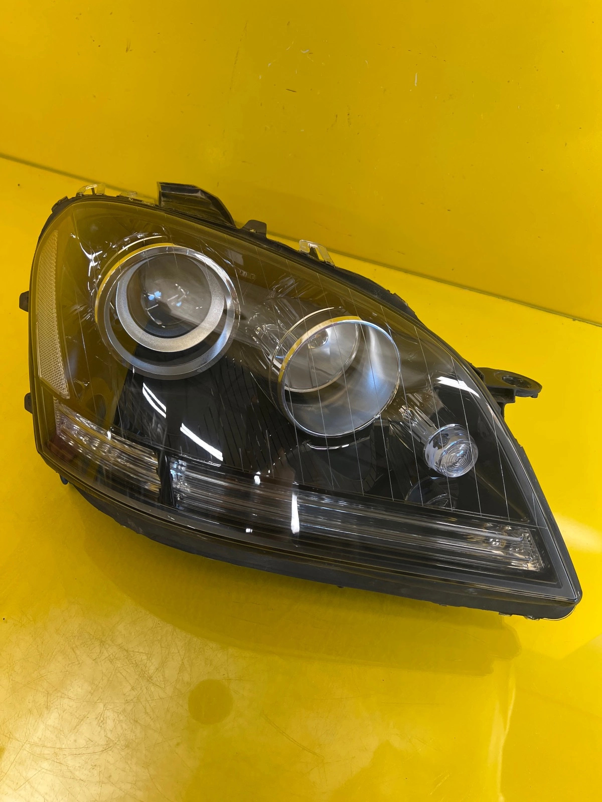 Phare Mercedes ML W164 05-08 Lampe Droite Lentille Normale Noir Autolamps Phare Mercedes ML W164 05-08 Lampe Droite Lentille Normale Noir