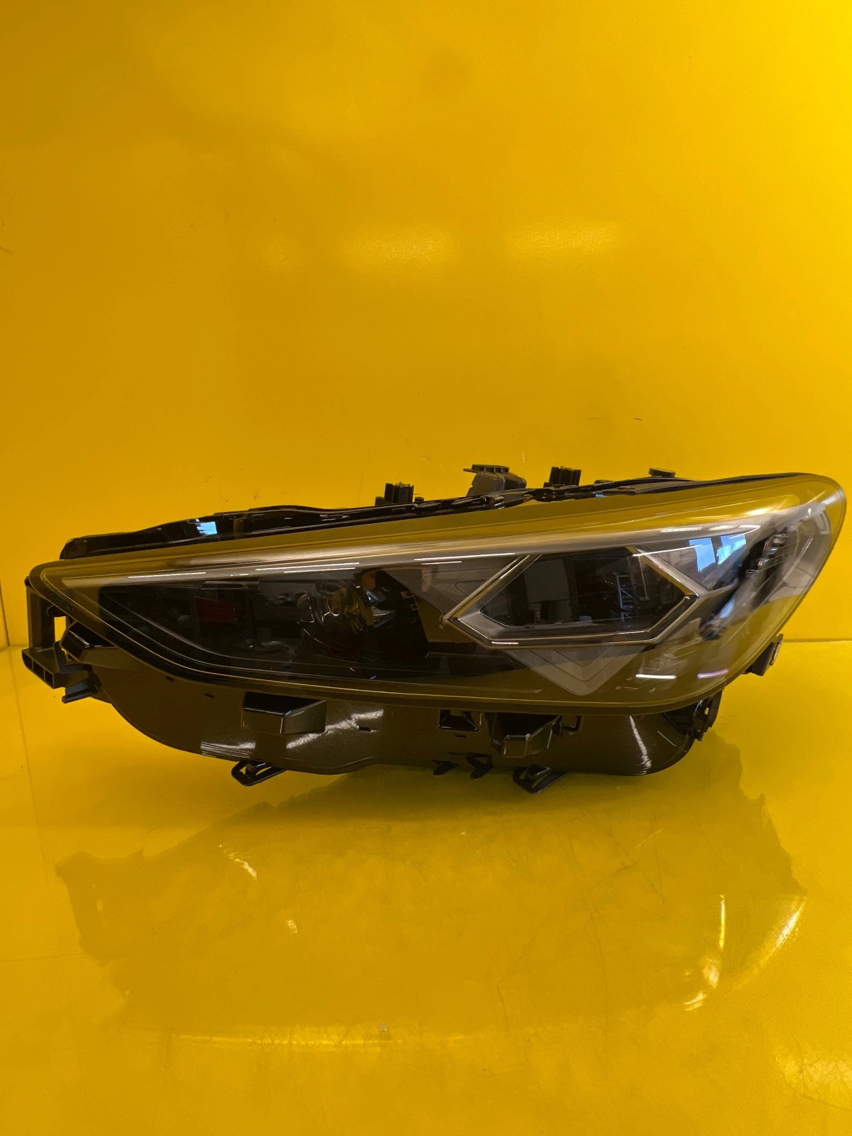 Phare gauche VW Terramar Full Led Matrix 578941059C Autolamps Phare gauche VW Terramar Full Led Matrix 578941059C