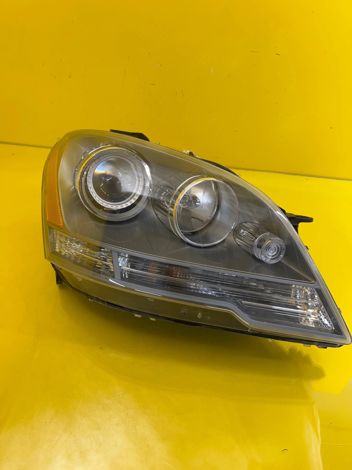 Phare droit Mercedes ML W164 05-08 BI Xenon USA A1648205859 AMG Autolamps Phare droit Mercedes ML W164 05-08 BI Xenon USA A1648205859 AMG