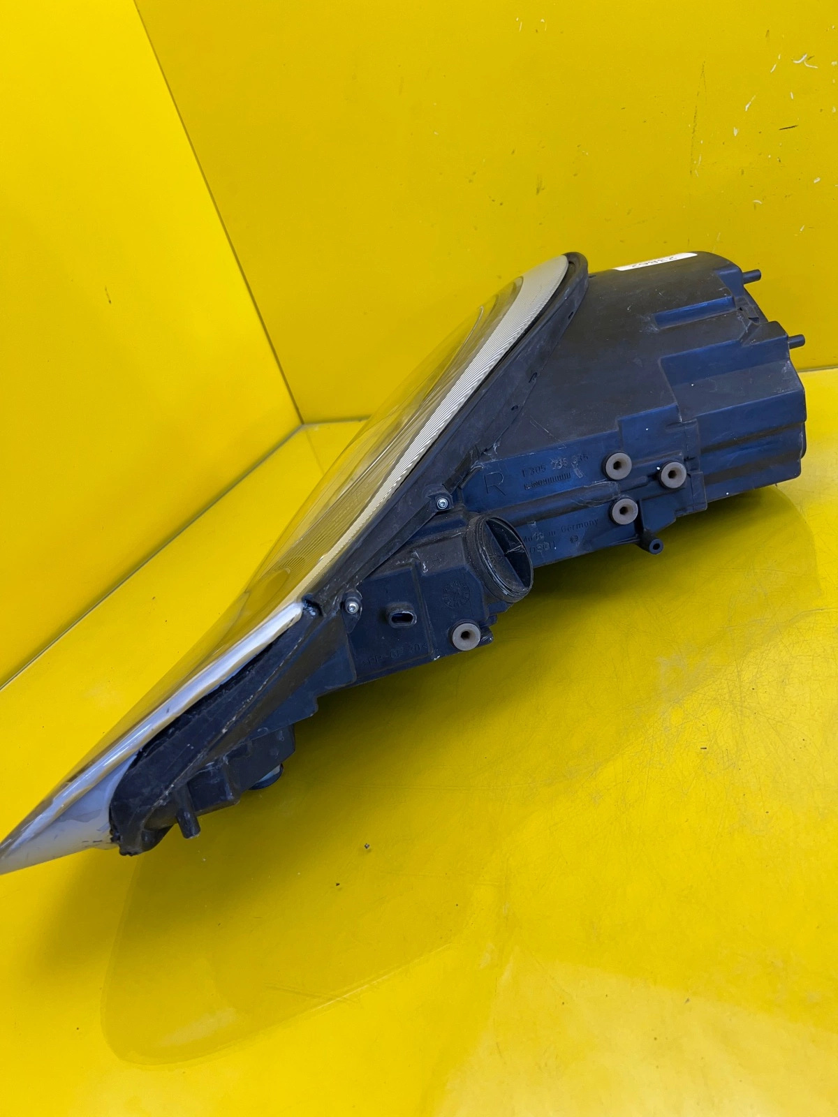 Phare avant droit Porsche 911 996 Boxster Xenon 99663105801 Autolamps 3 Phare avant droit Porsche 911 996 Boxster Xenon 99663105801