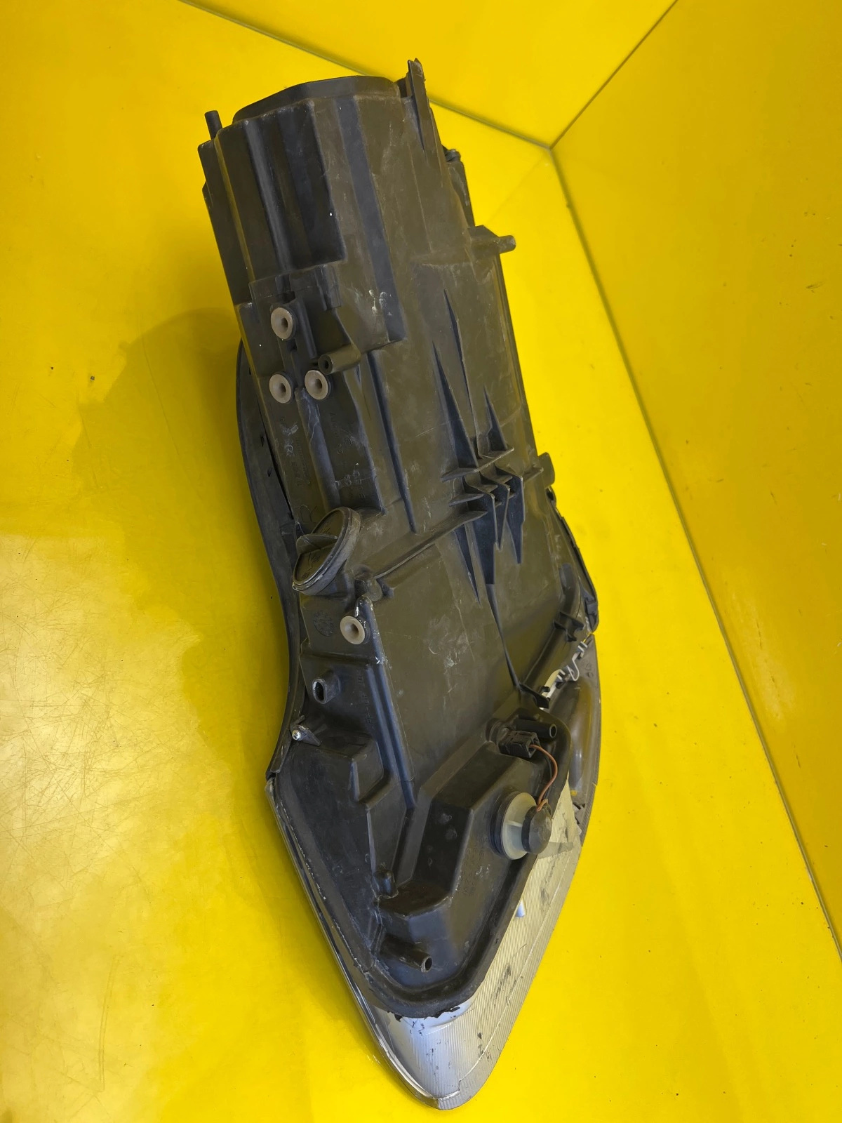 Phare avant droit Porsche 911 996 Boxster Xenon 99663105801 Autolamps 5 Phare avant droit Porsche 911 996 Boxster Xenon 99663105801