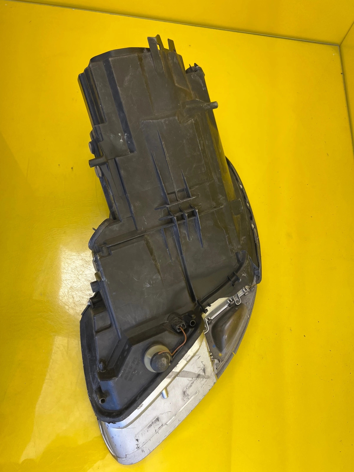 Phare avant droit Porsche 911 996 Boxster Xenon 99663105801 Autolamps 6 Phare avant droit Porsche 911 996 Boxster Xenon 99663105801