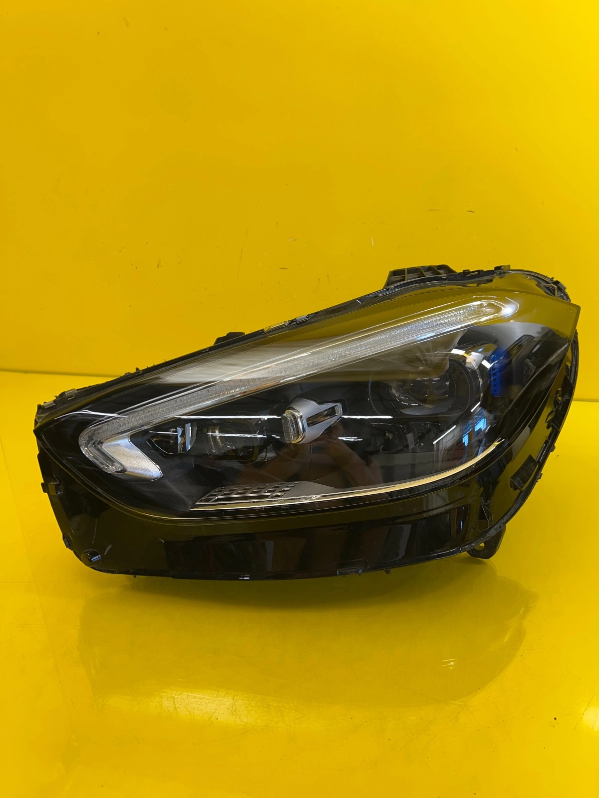Phare gauche Mercedes Classe C W206 Full Led Digital Light A2069064703 21- Autolamps Phare gauche Mercedes Classe C W206 Full Led Digital Light A2069064703 21-