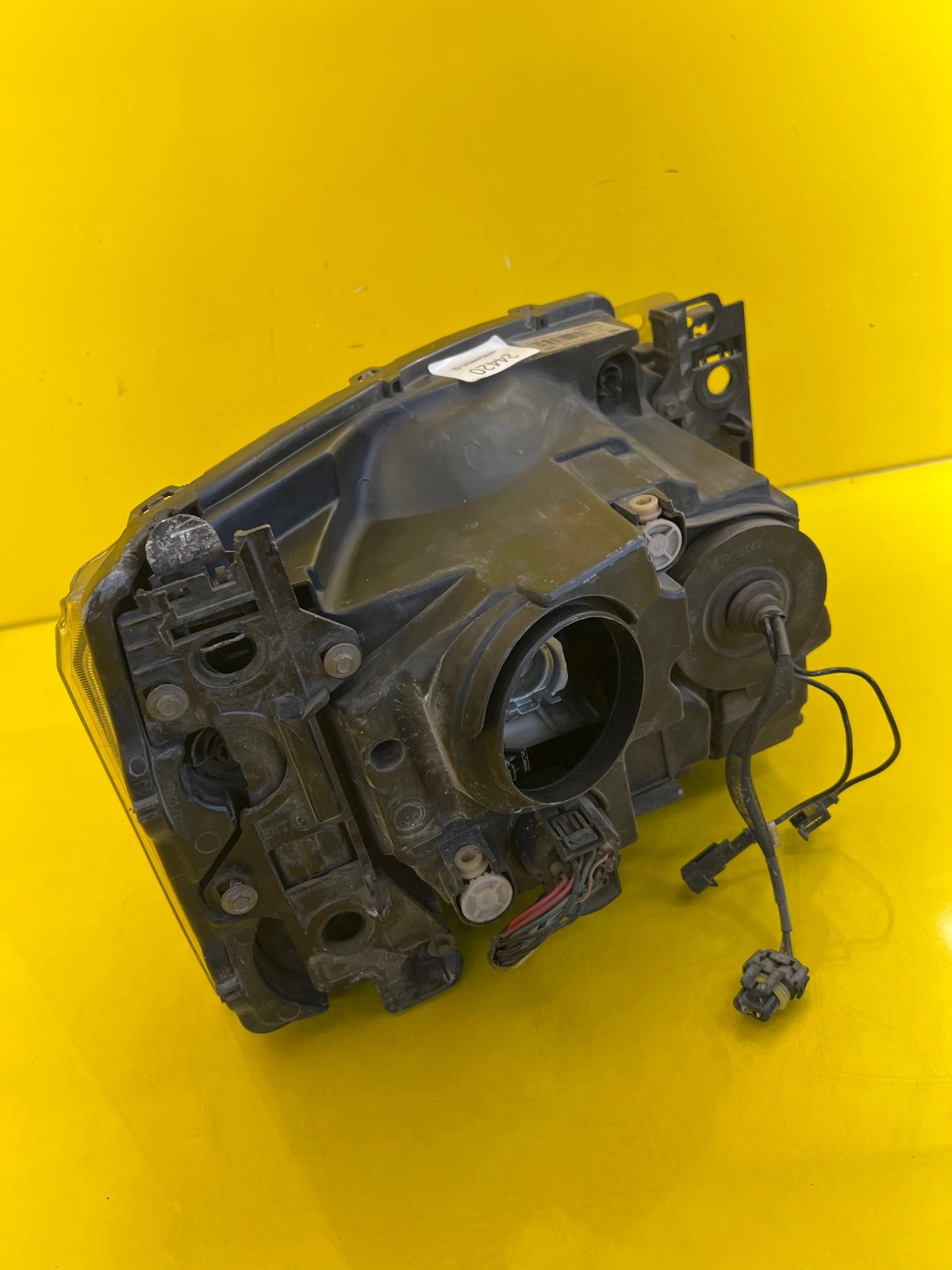 Phare gauche Land Rover Discovery IV 4 lentilles AH22-13W030-BB Autolamps 4 Phare gauche Land Rover Discovery IV 4 lentilles AH22-13W030-BB