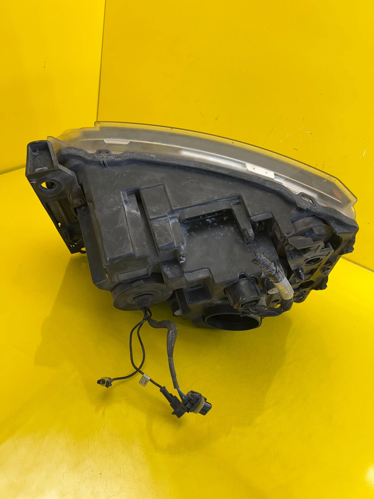 Phare gauche Land Rover Discovery IV 4 lentilles AH22-13W030-BB Autolamps 5 Phare gauche Land Rover Discovery IV 4 lentilles AH22-13W030-BB