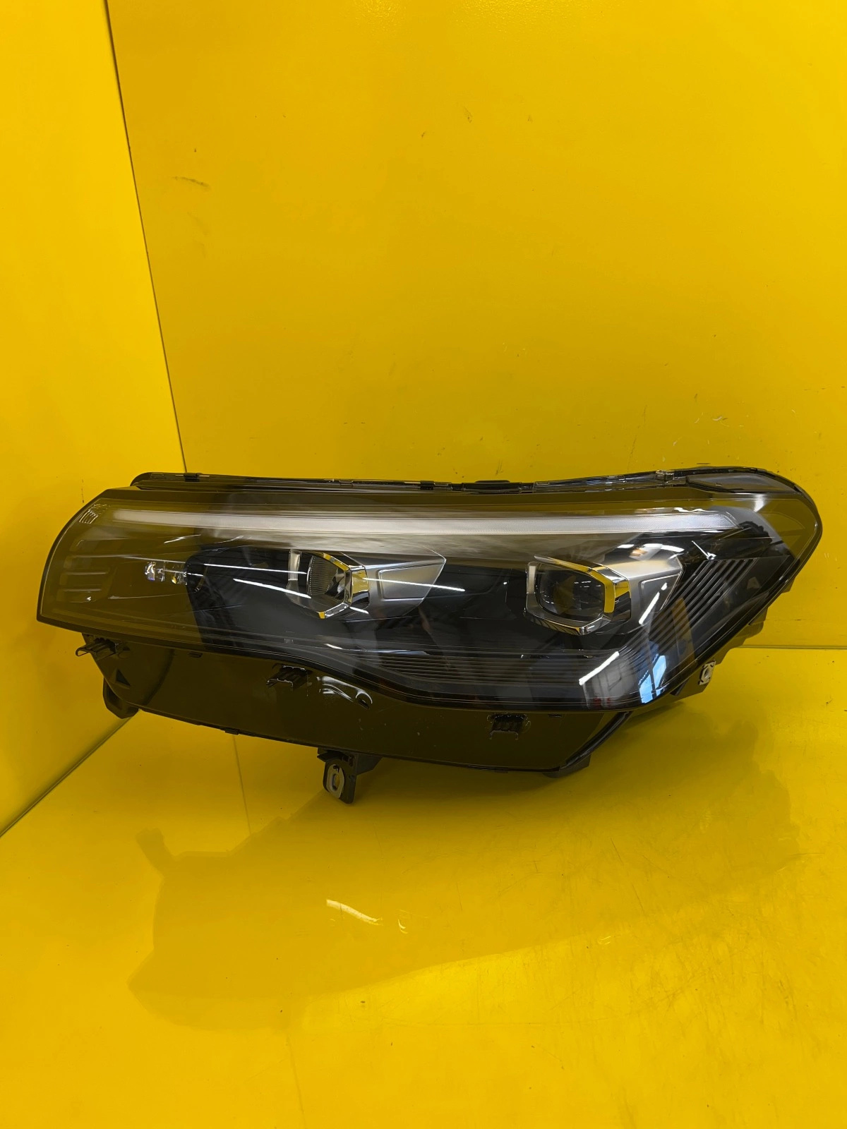 Phare avant gauche VW Tiguan III Full Led 571941035C Autolamps Phare avant gauche VW Tiguan III Full Led 571941035C