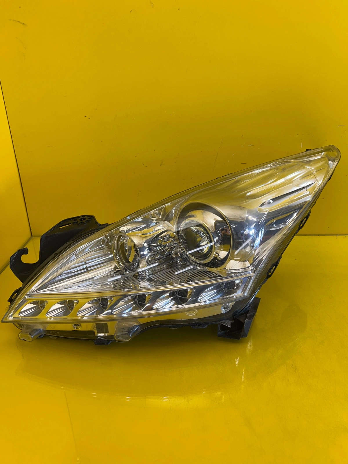 Phare avant gauche PEUGEOT 3008 5008 I 09-13R HYBRYDA Autolamps Phare avant gauche PEUGEOT 3008 5008 I 09-13R HYBRYDA