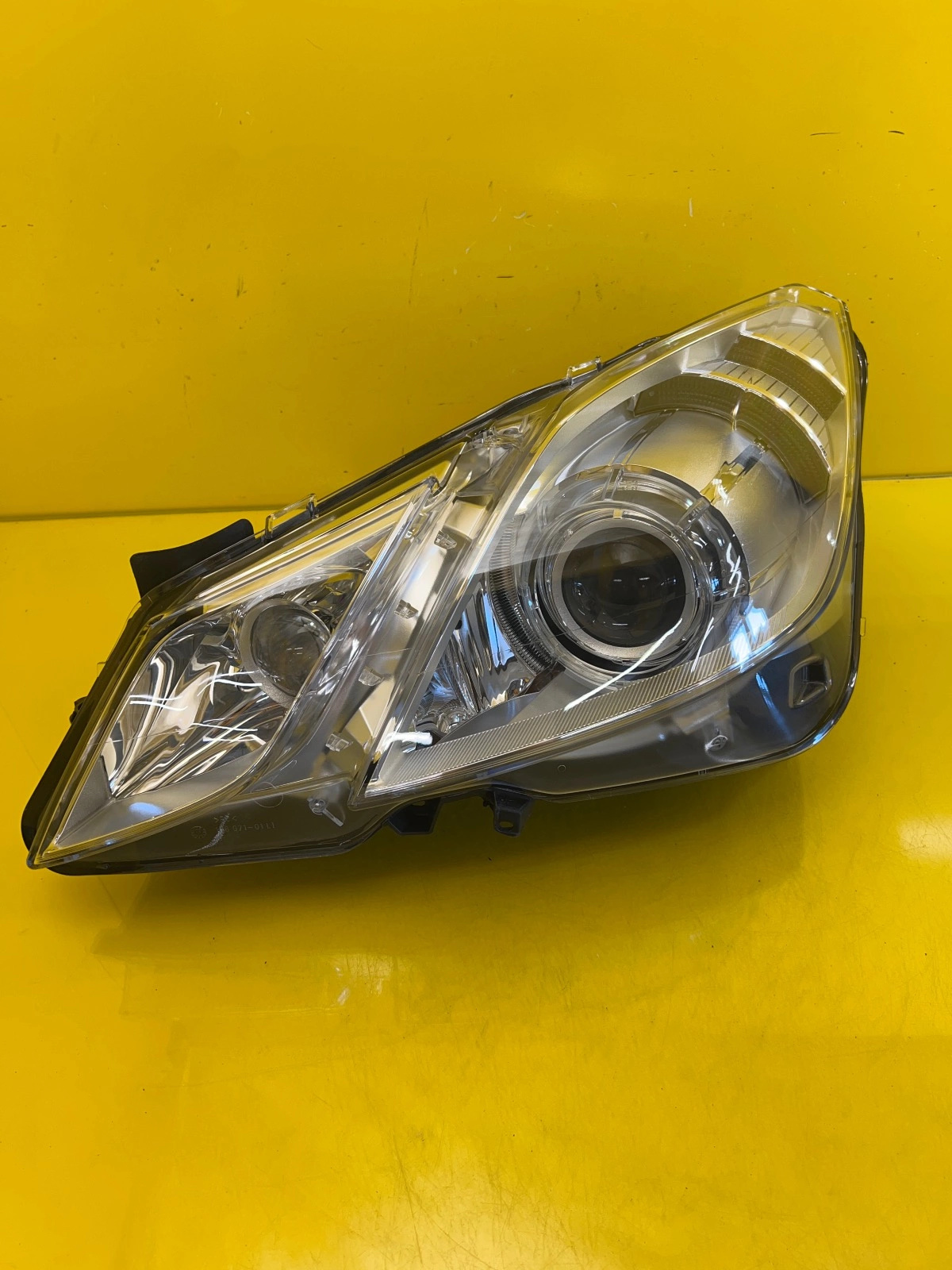 Phare gauche Mercedes Classe E W207 Bi-Xenon 09-13 A2078200159 Autolamps Phare gauche Mercedes Classe E W207 Bi-Xenon 09-13 A2078200159